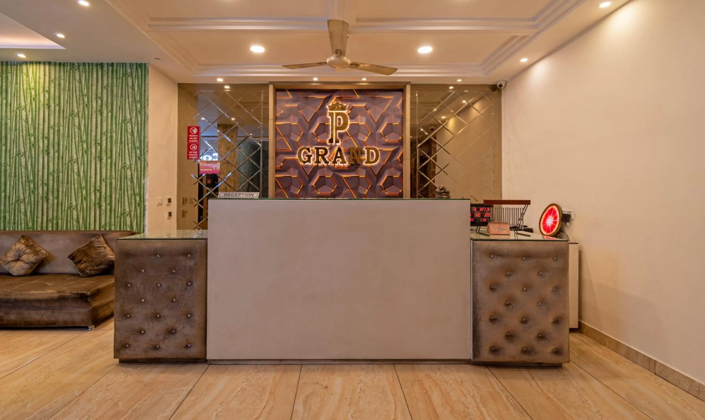 Lobby or reception in Itsy Hotels P Grand