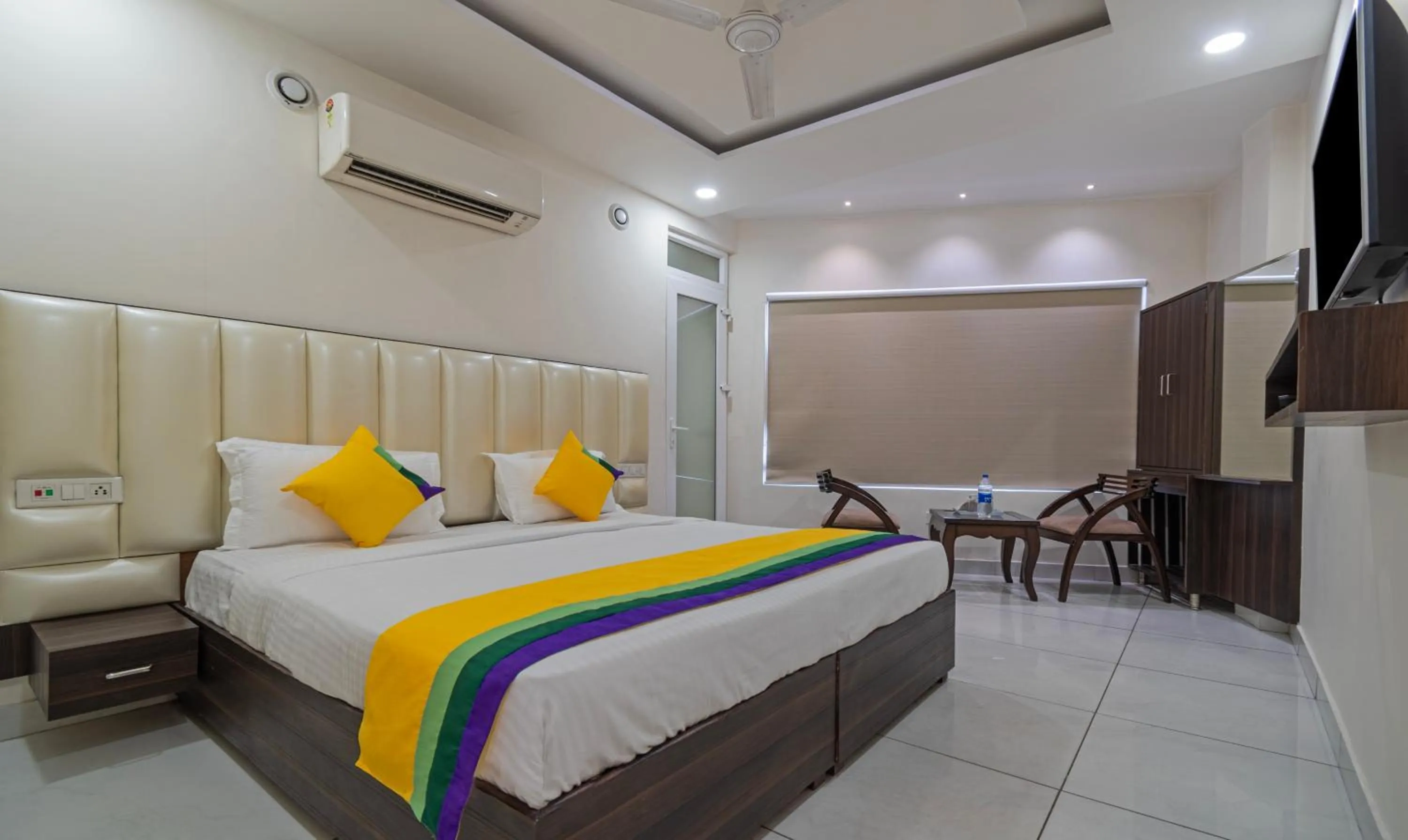 Bed in Itsy Hotels P Grand