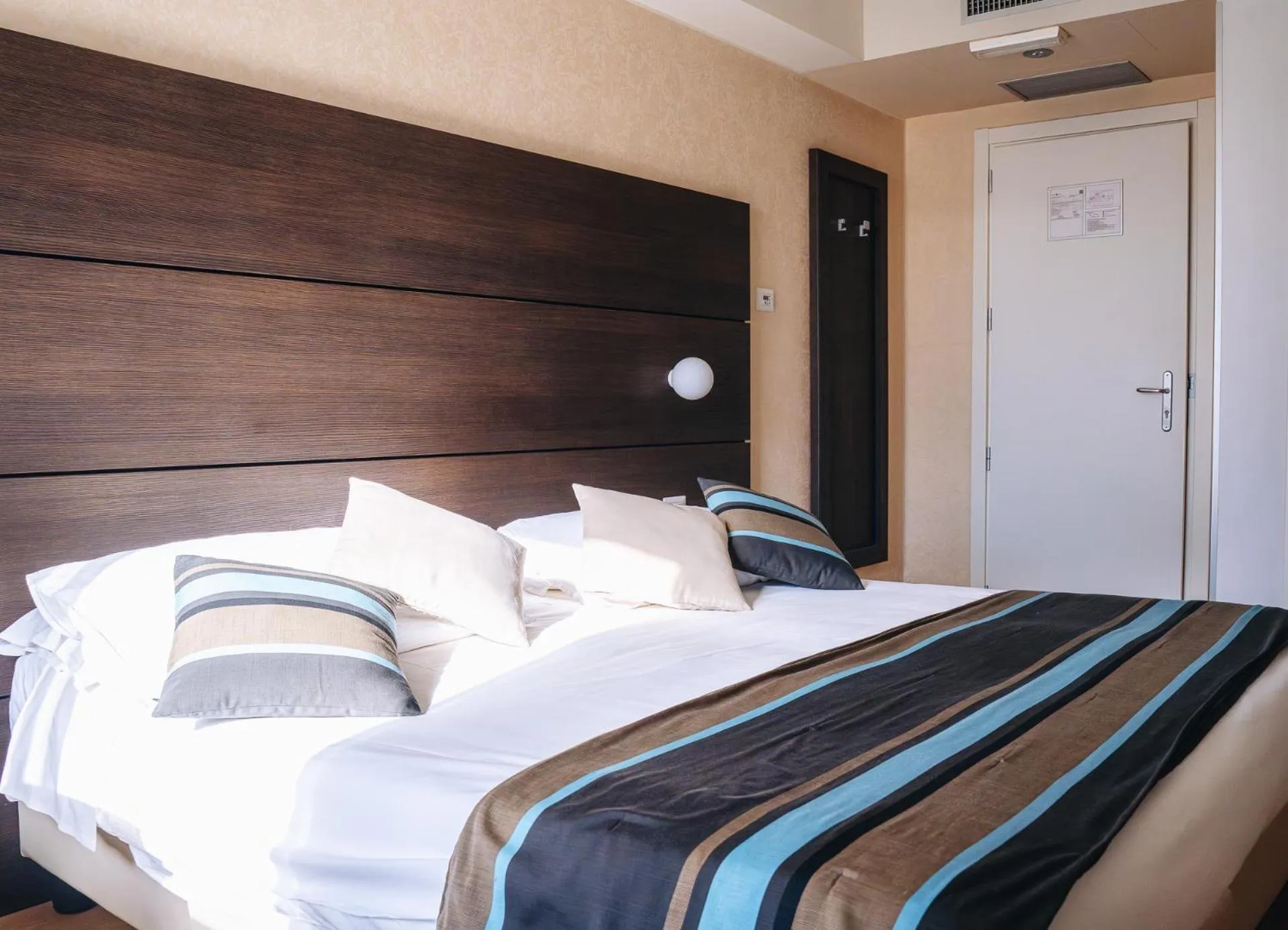 Photo of the whole room, Bed in HB Aosta Hotel & Balcony SPA