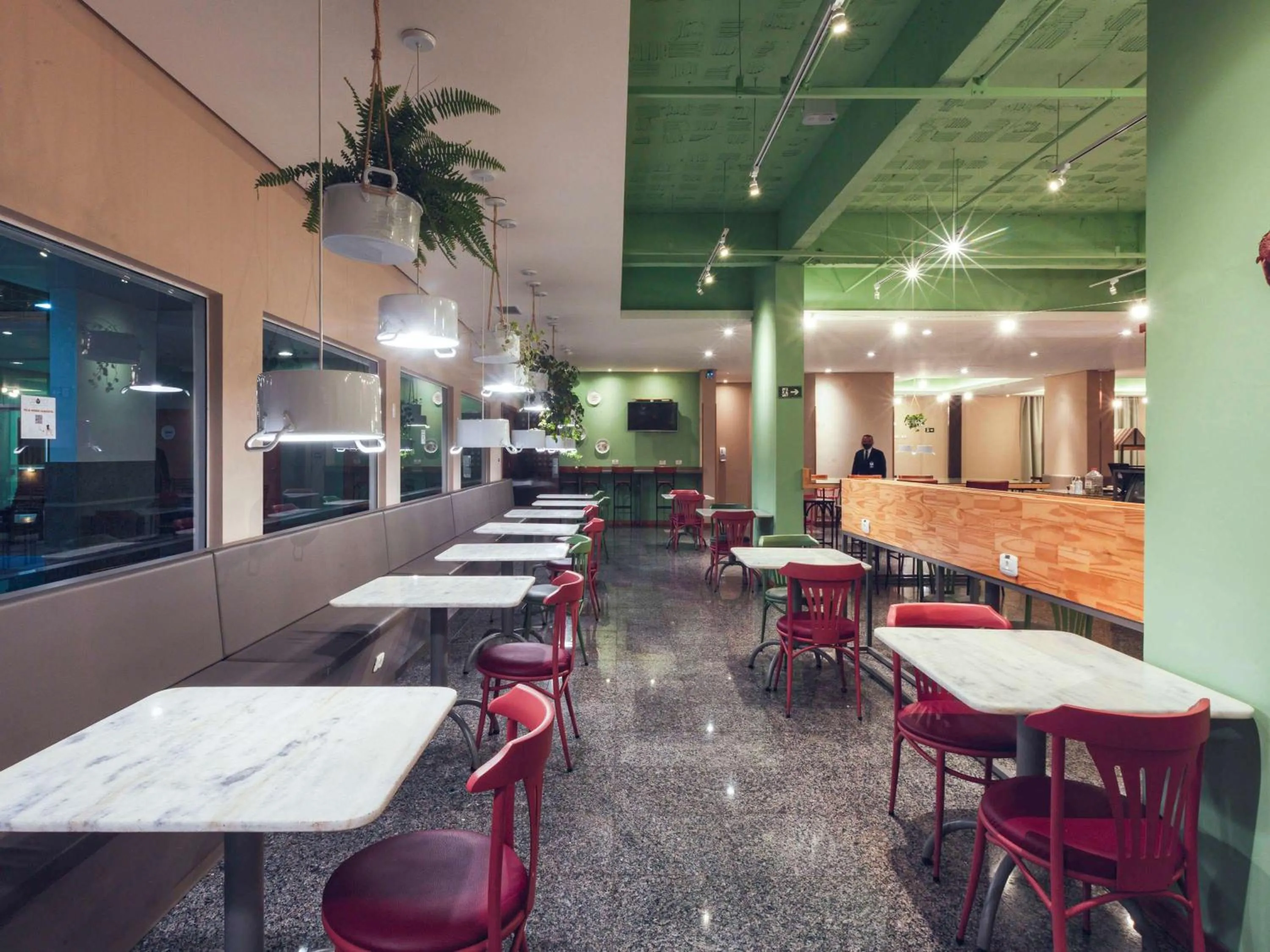 Restaurant/places to eat in Hotel Nacional Inn Curitiba Santa Felicidade