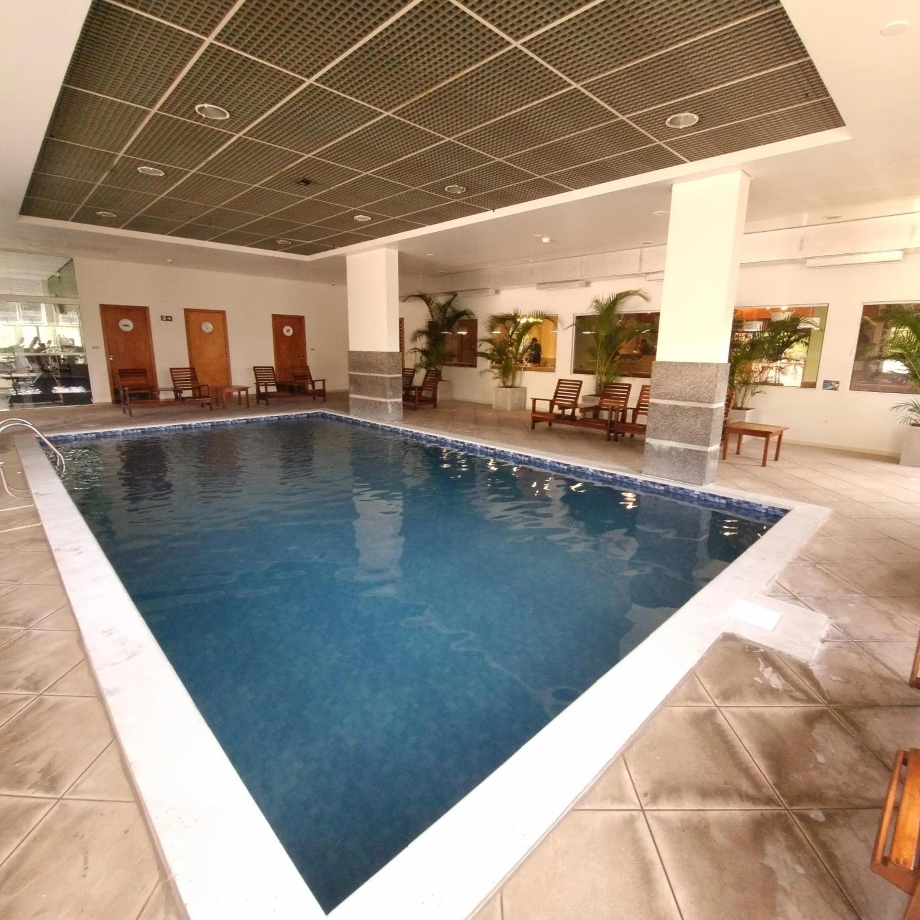 Swimming pool in Hotel Nacional Inn Curitiba Santa Felicidade