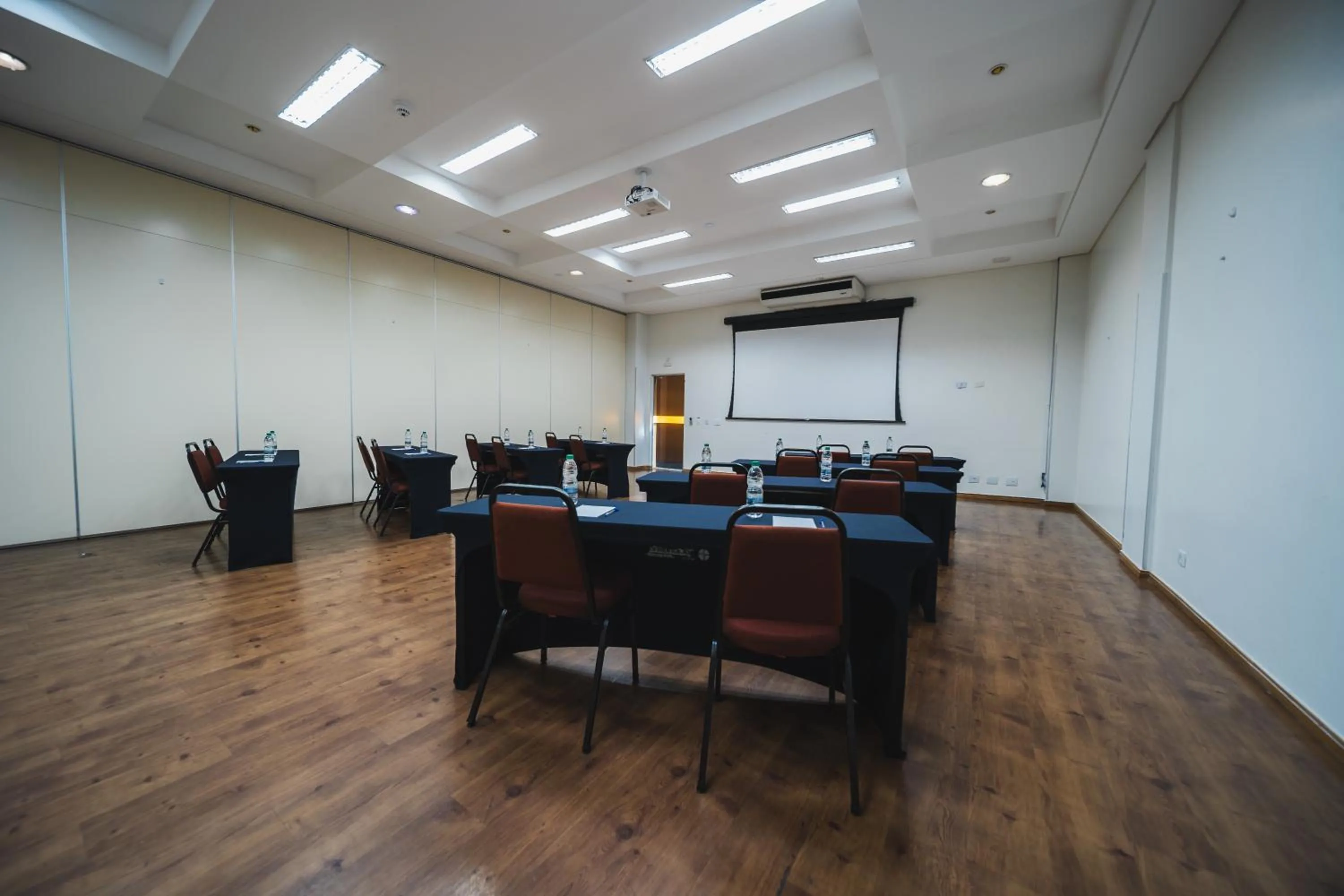Meeting/conference room in Hotel Nacional Inn Curitiba Santa Felicidade