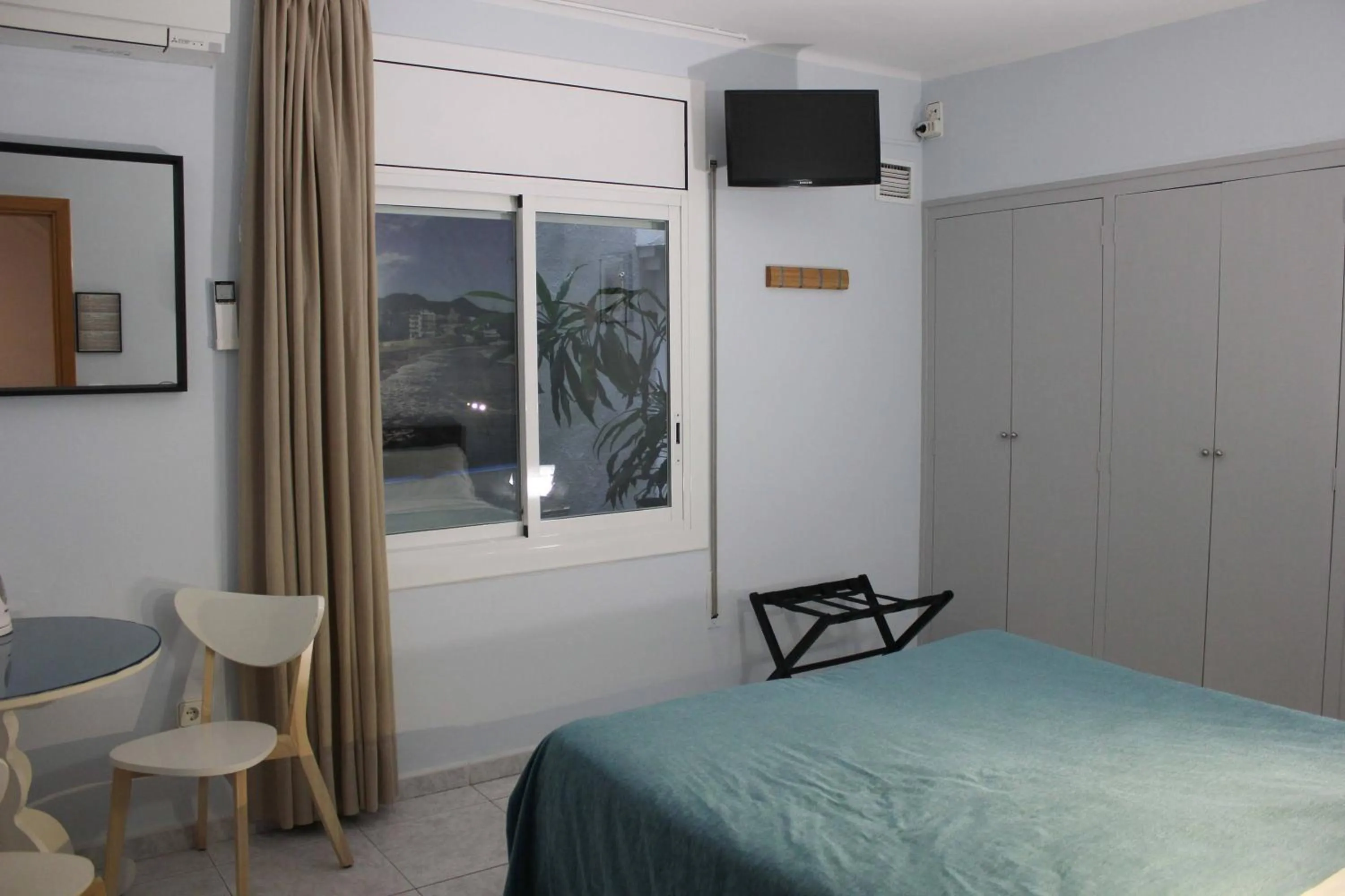 Photo of the whole room, Bed in Hotel Alexandra Sitges