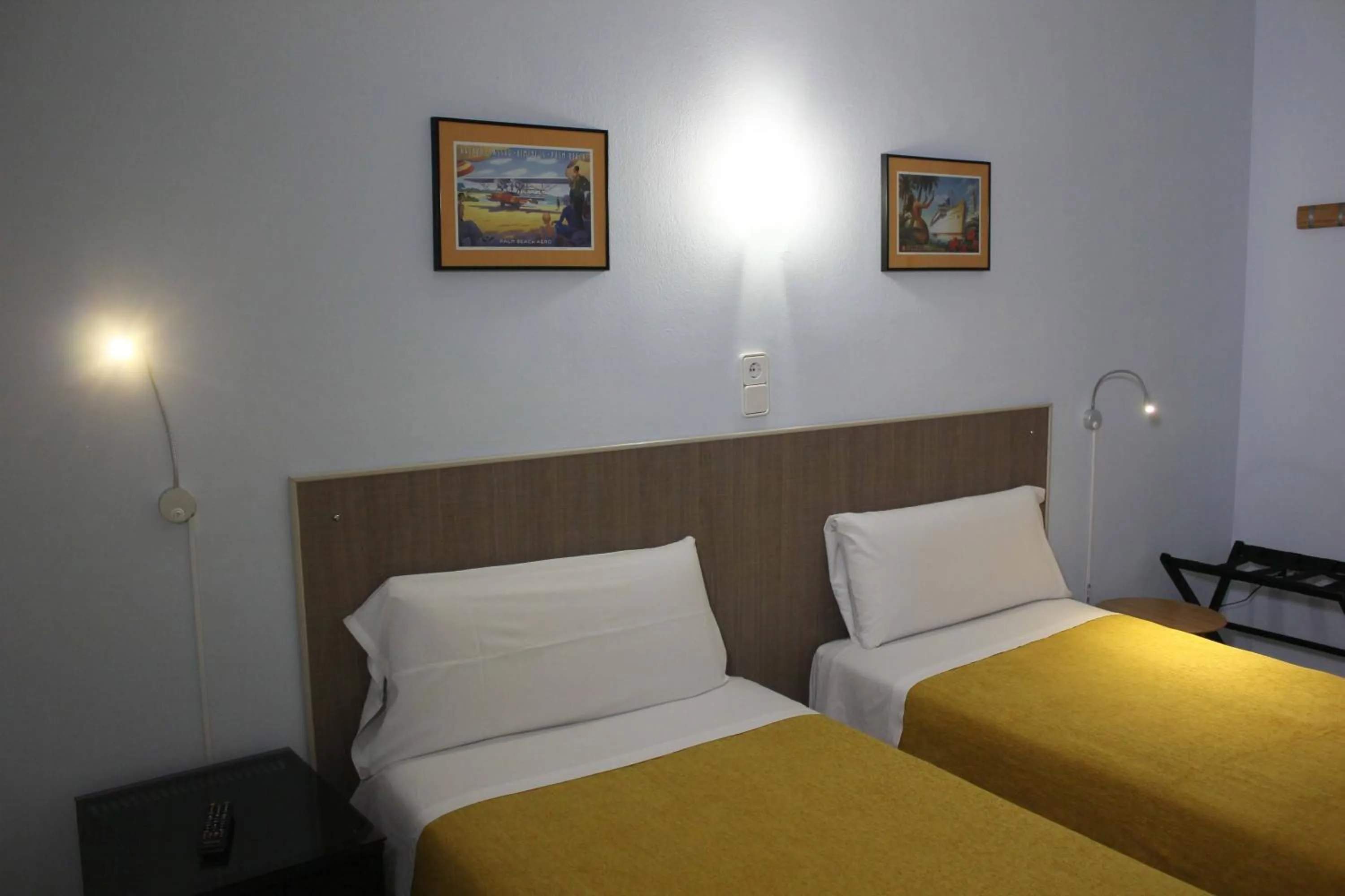 Photo of the whole room, Bed in Hotel Alexandra Sitges