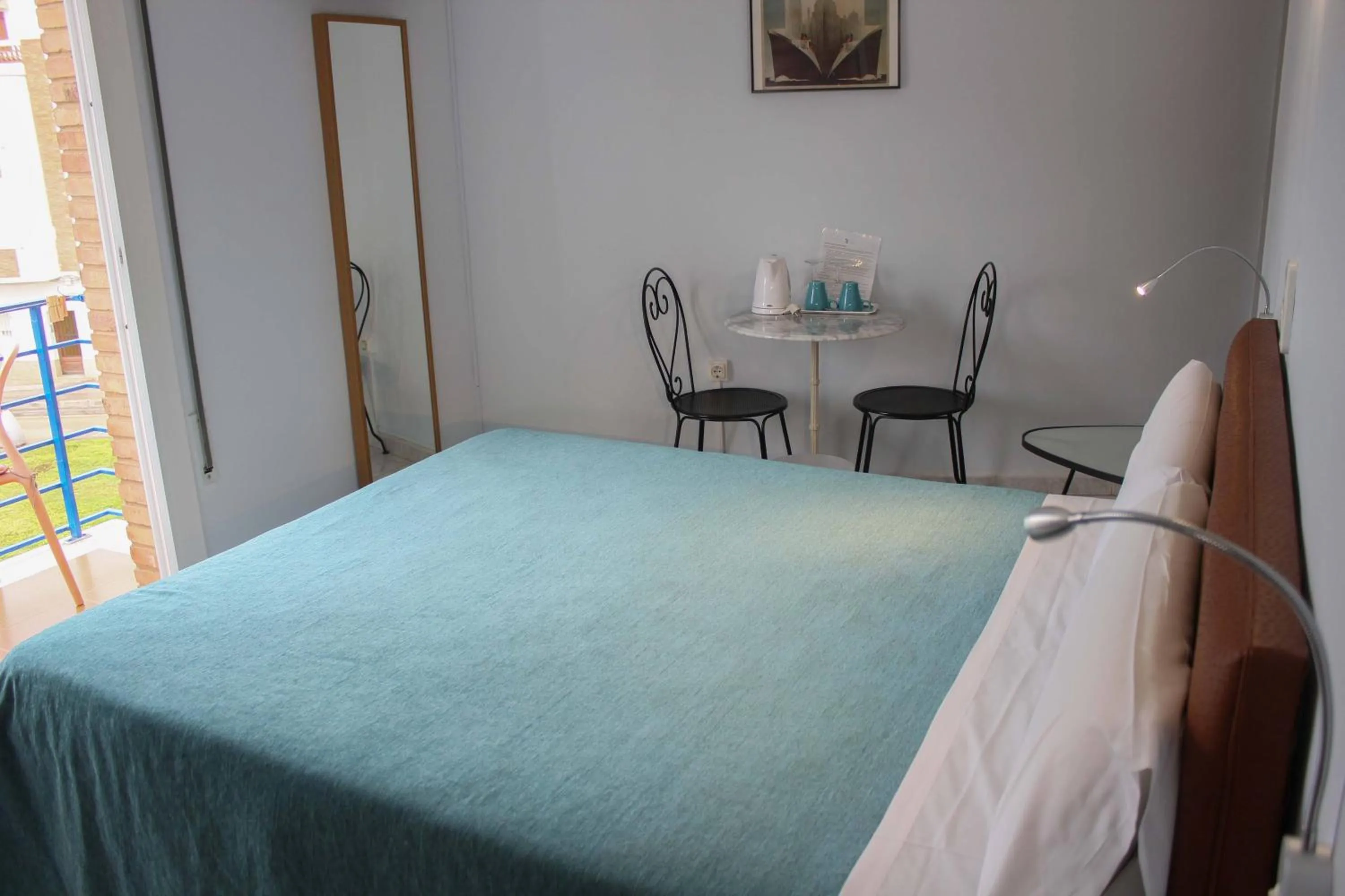 Photo of the whole room, Bed in Hotel Alexandra Sitges