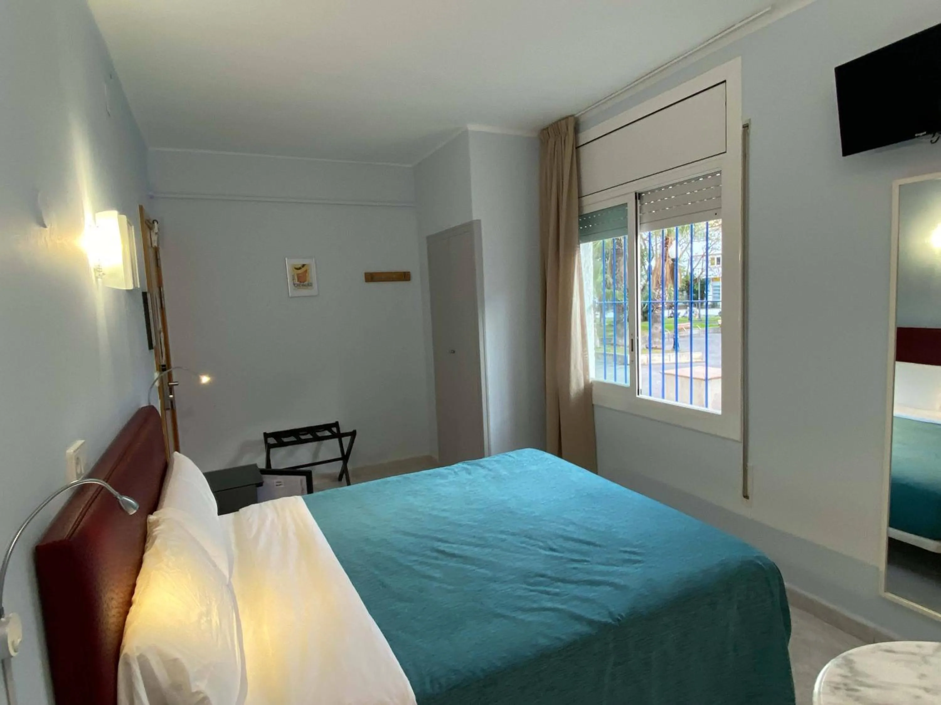 Photo of the whole room, Bed in Hotel Alexandra Sitges