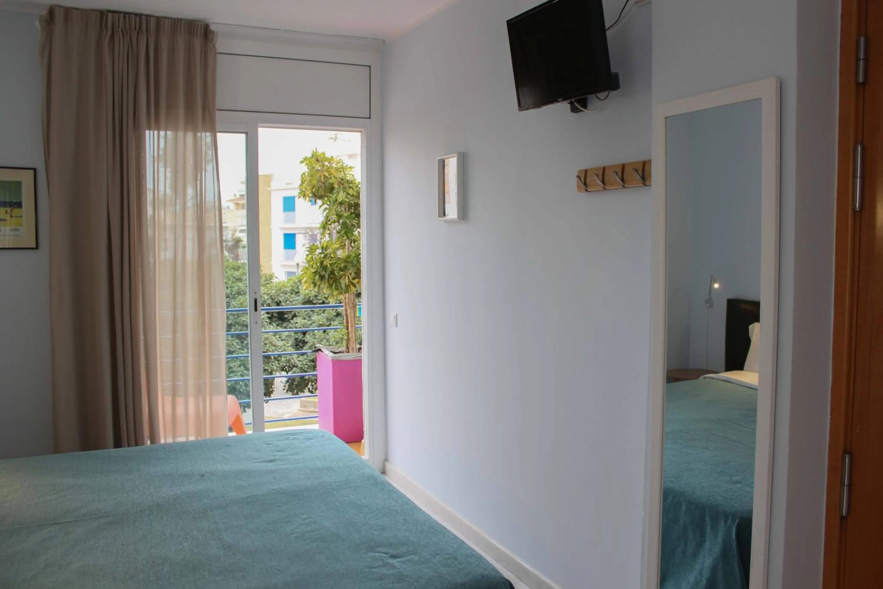 Bedroom, Bed in Hotel Alexandra Sitges