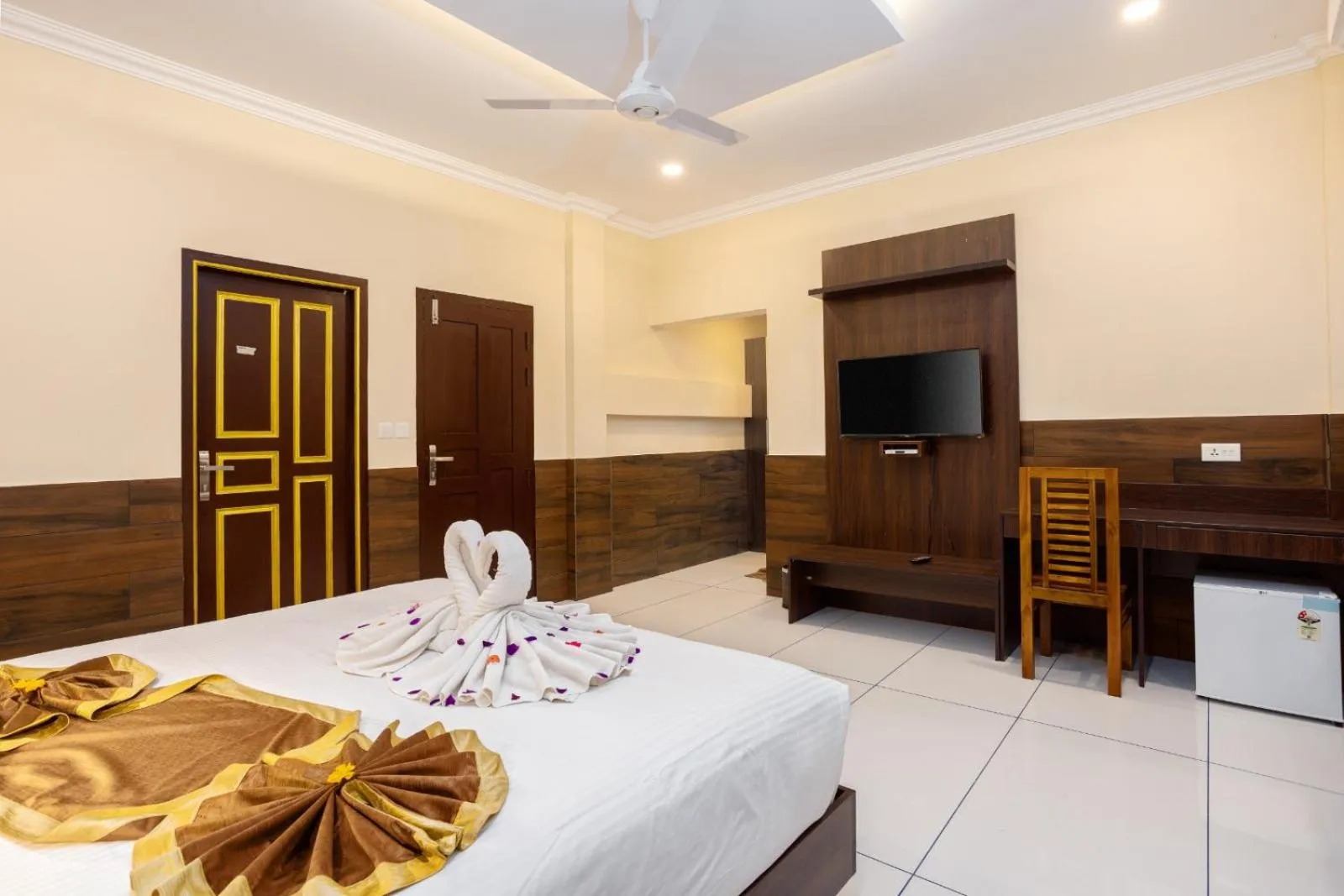 Bed in Star Emirates Luxury Resort and Spa, Munnar