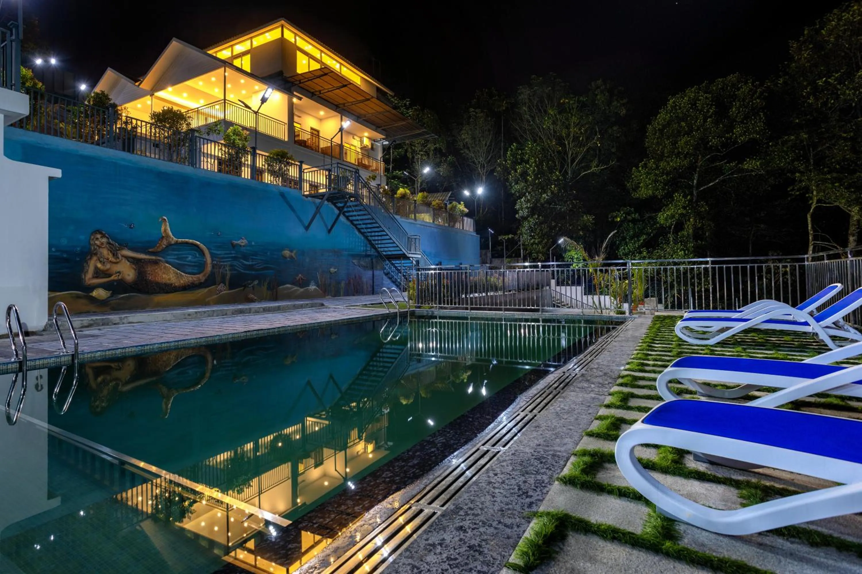 Swimming pool in Star Emirates Luxury Resort and Spa, Munnar