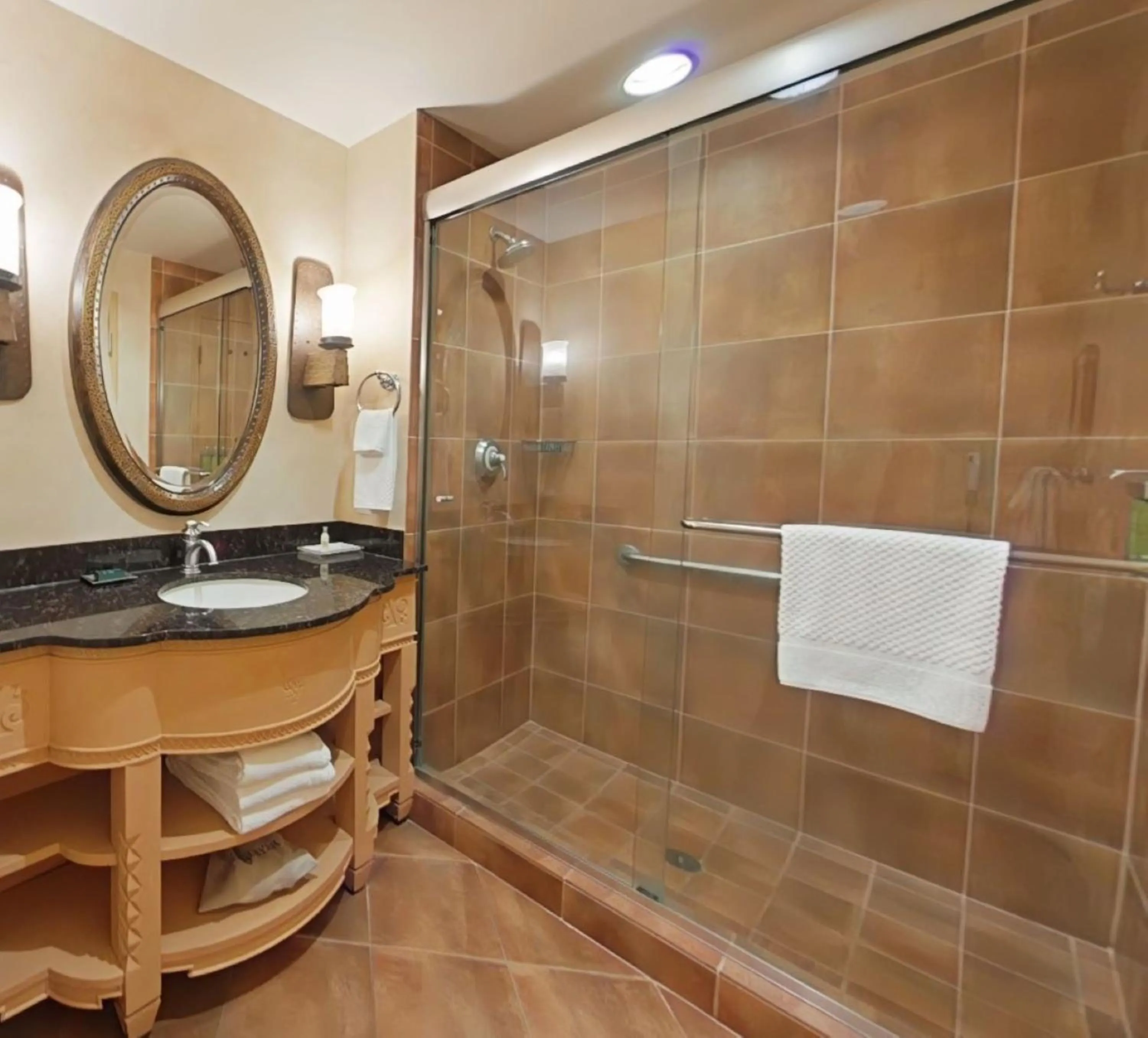 Shower in Hilton Santa Fe Buffalo Thunder