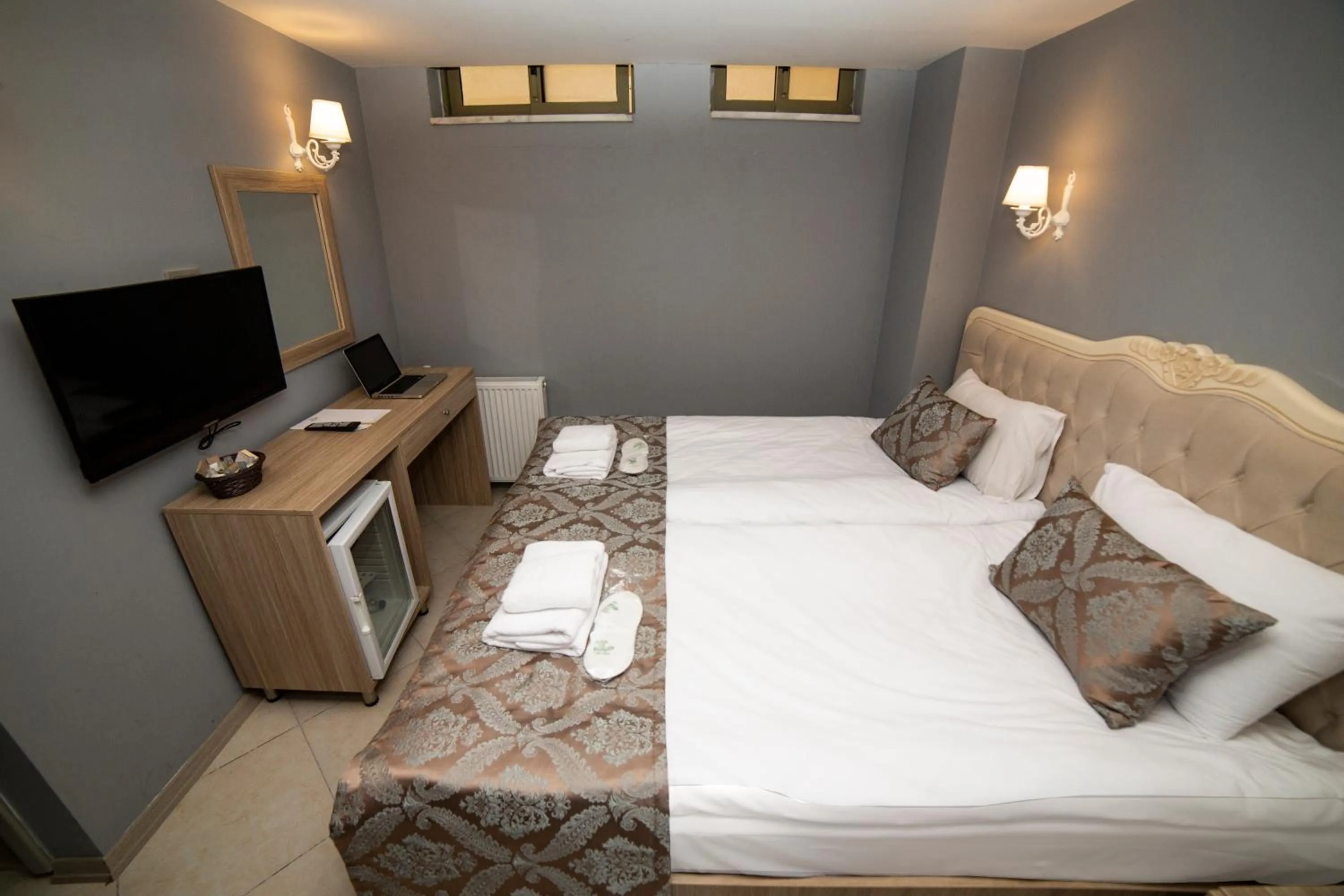 Bed in HHK Hotel Downtown