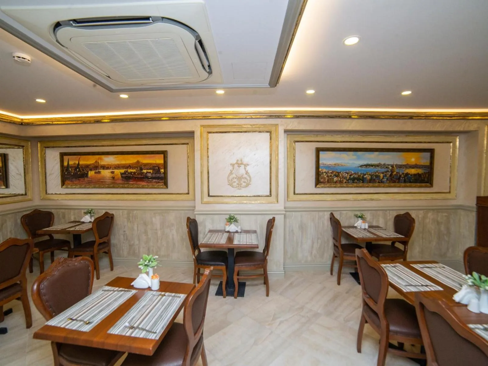 Breakfast in HHK Hotel Downtown