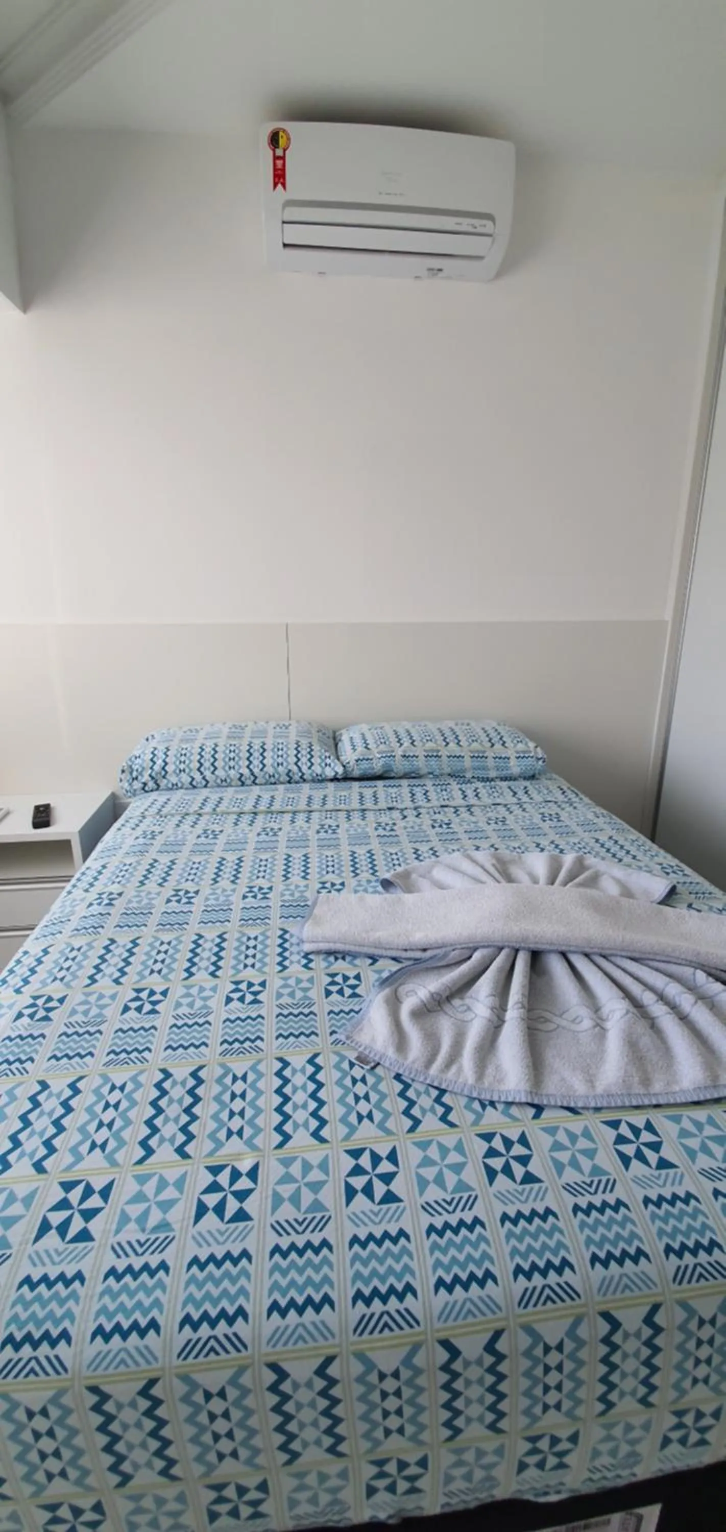 Bed in Studio Everest By Smart Stays