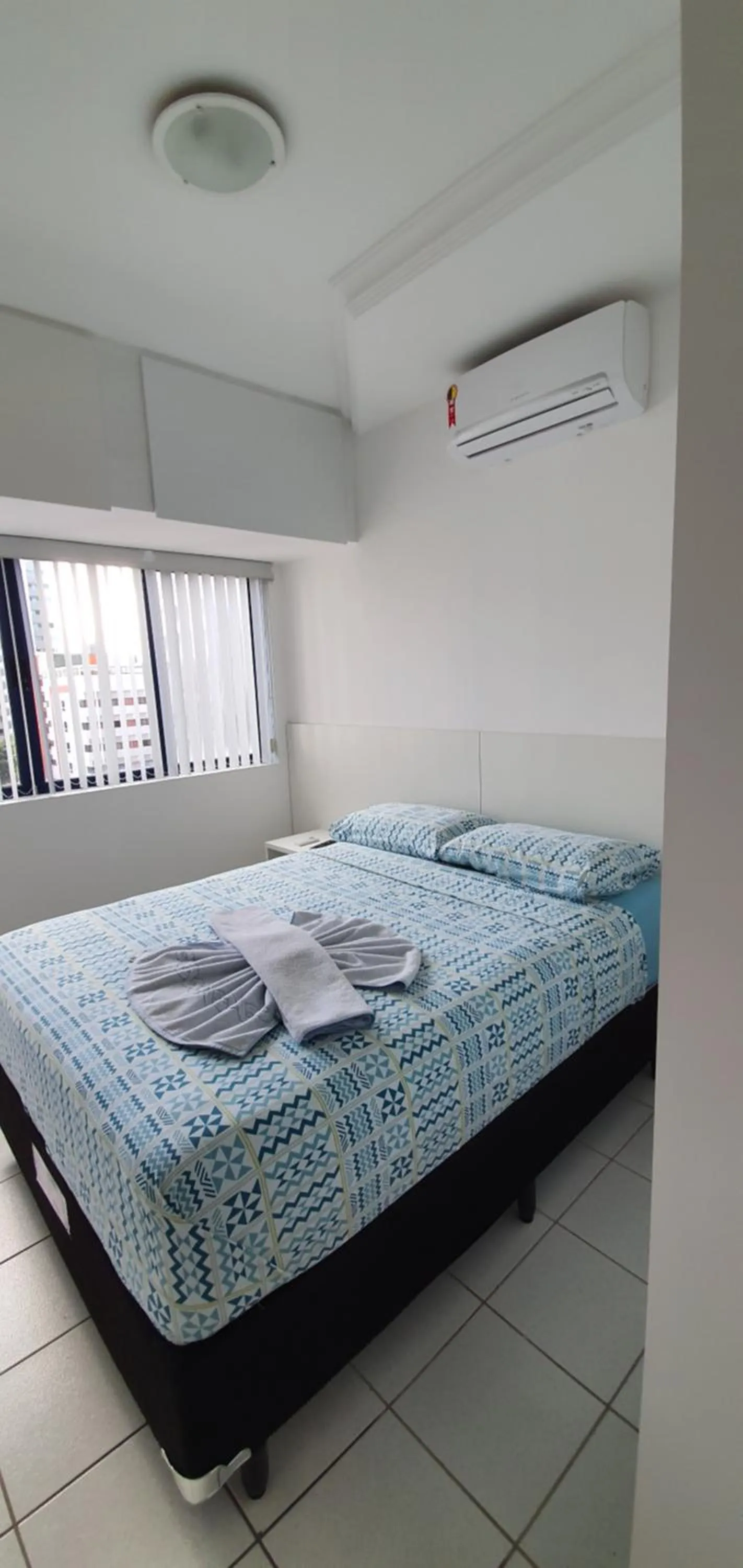 Bed in Studio Everest By Smart Stays