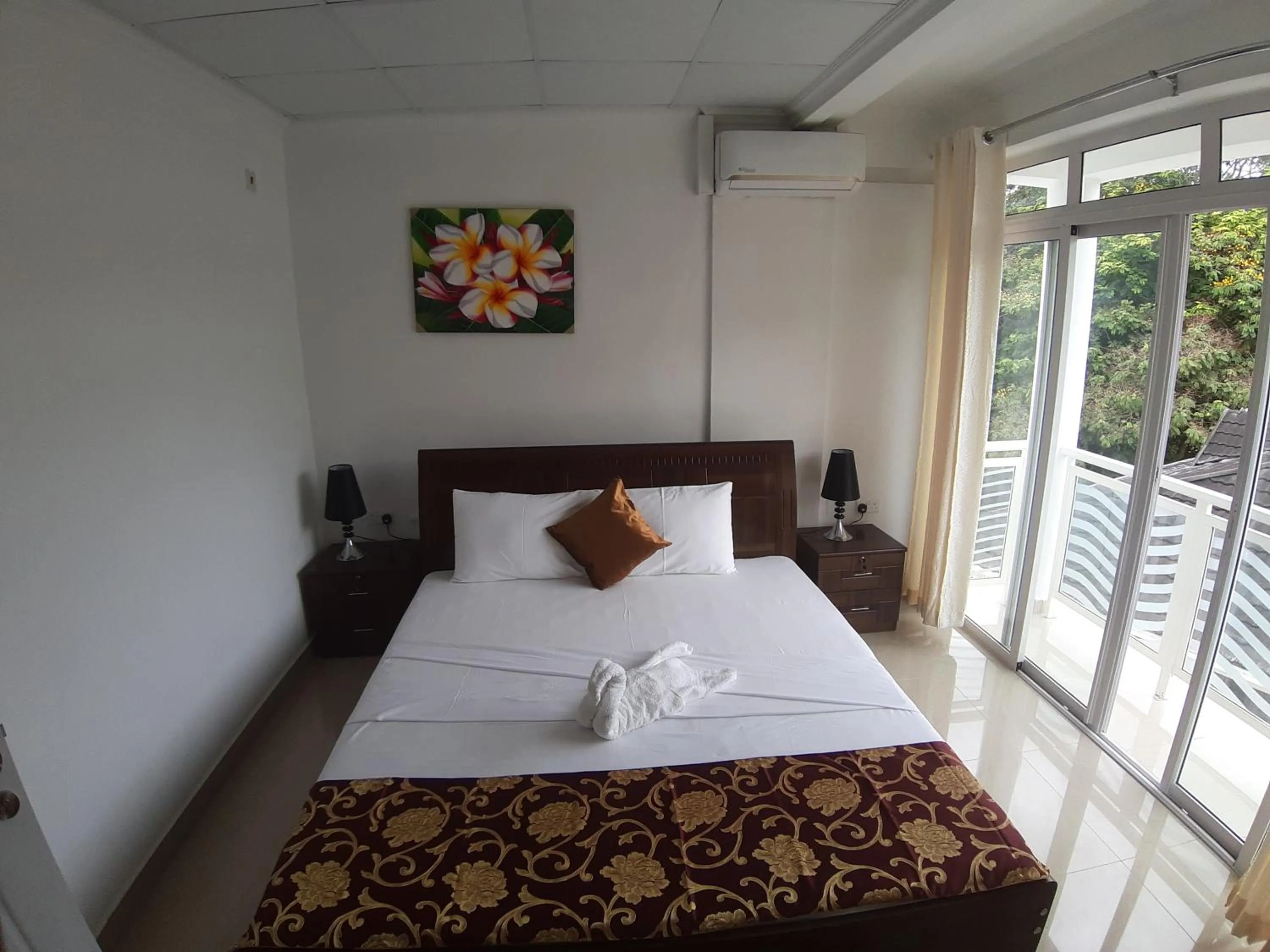 Bed in Diamond Plaza