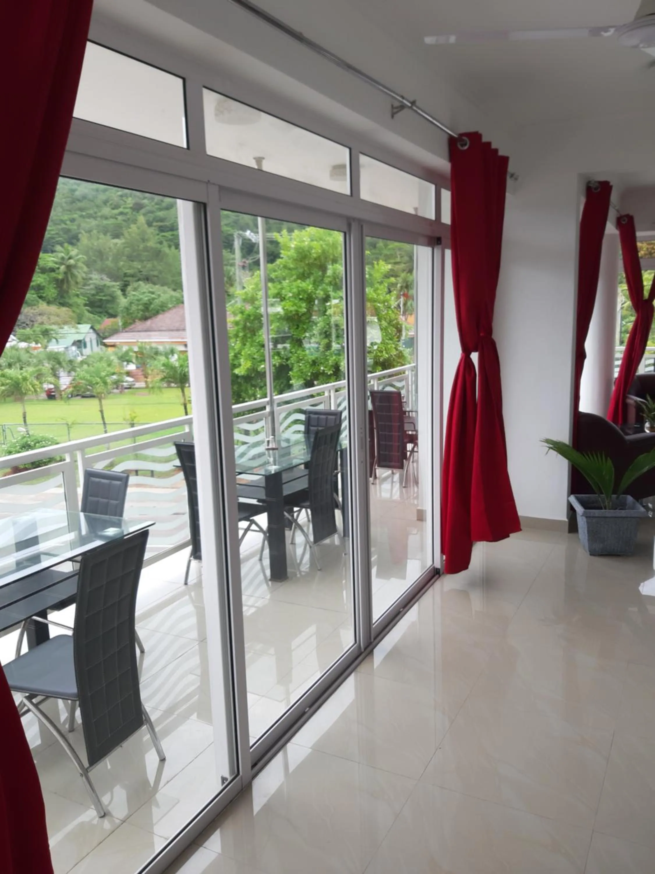 Restaurant/places to eat in Diamond Plaza