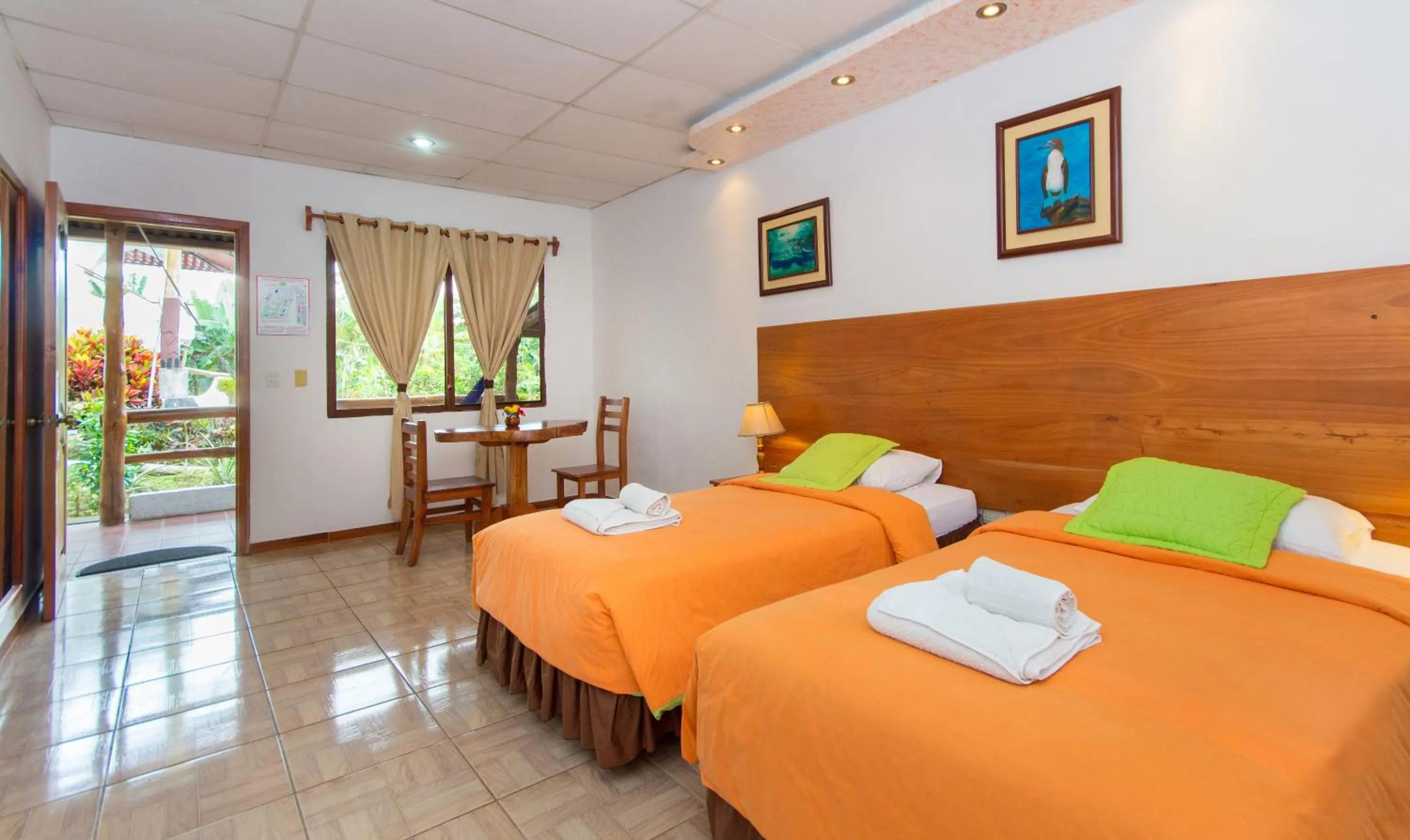 Photo of the whole room, Bed in Hotel Twin Galápagos