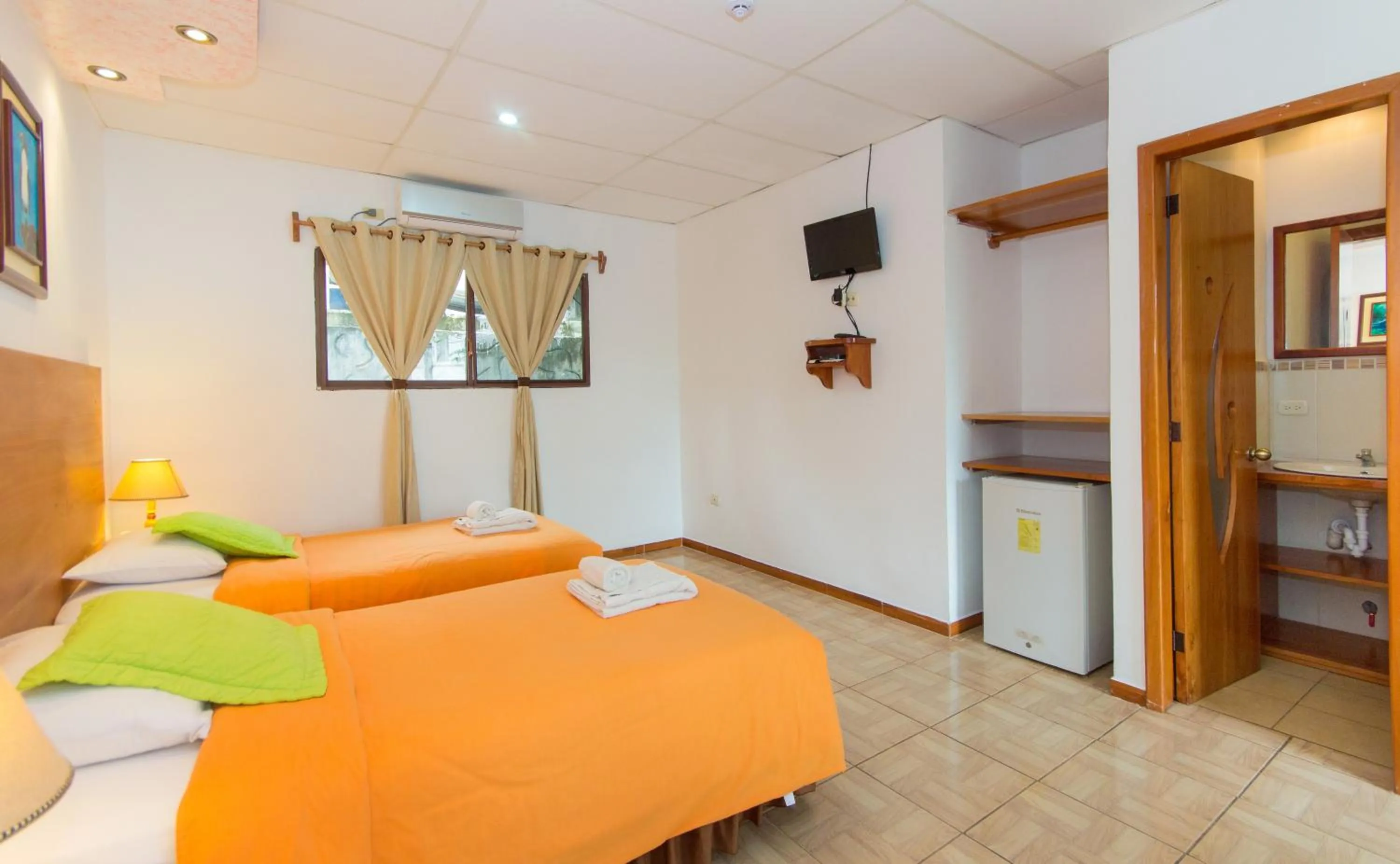 Bed in Hotel Twin Galápagos