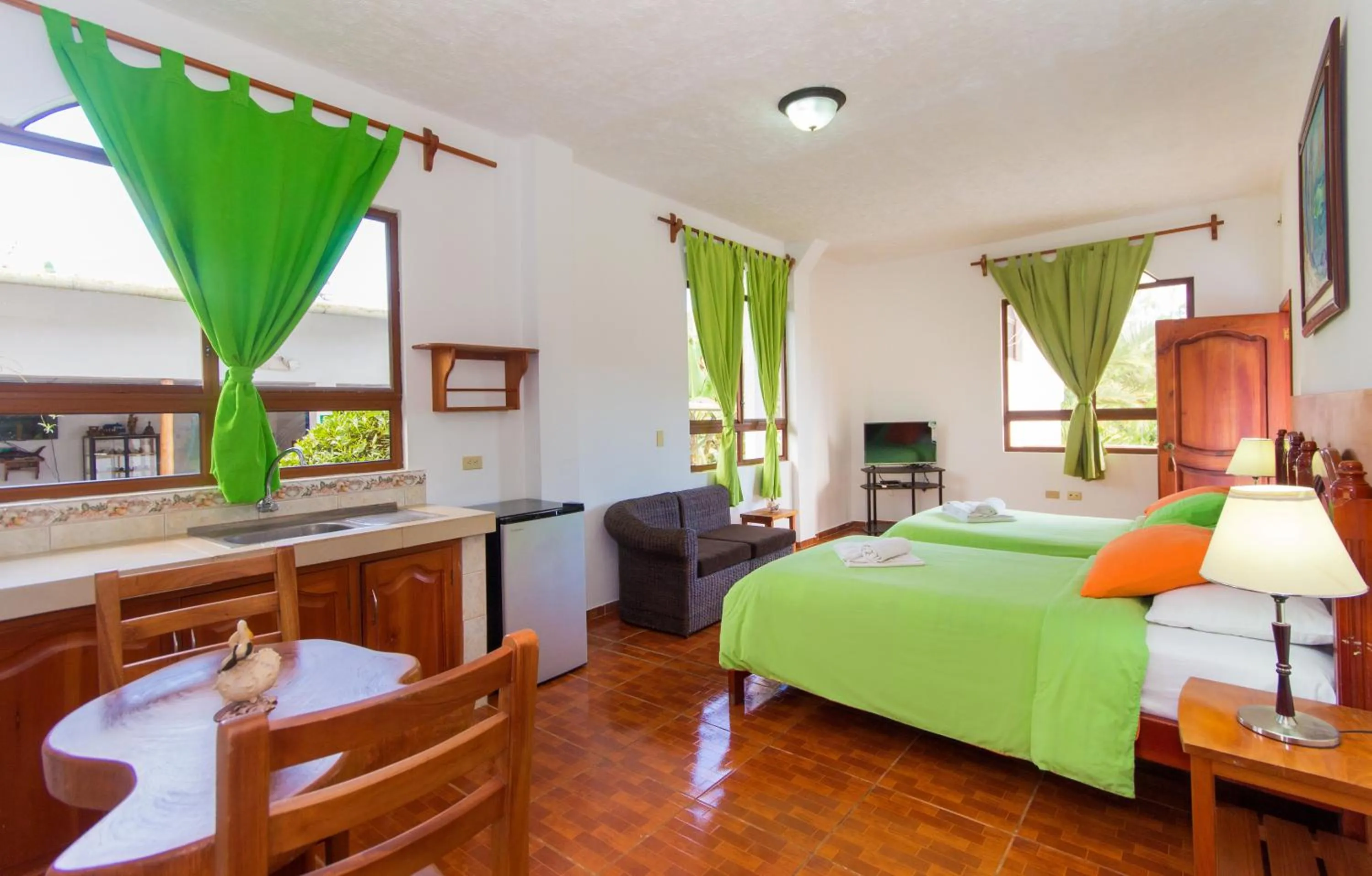 Photo of the whole room, Bed in Hotel Twin Galápagos