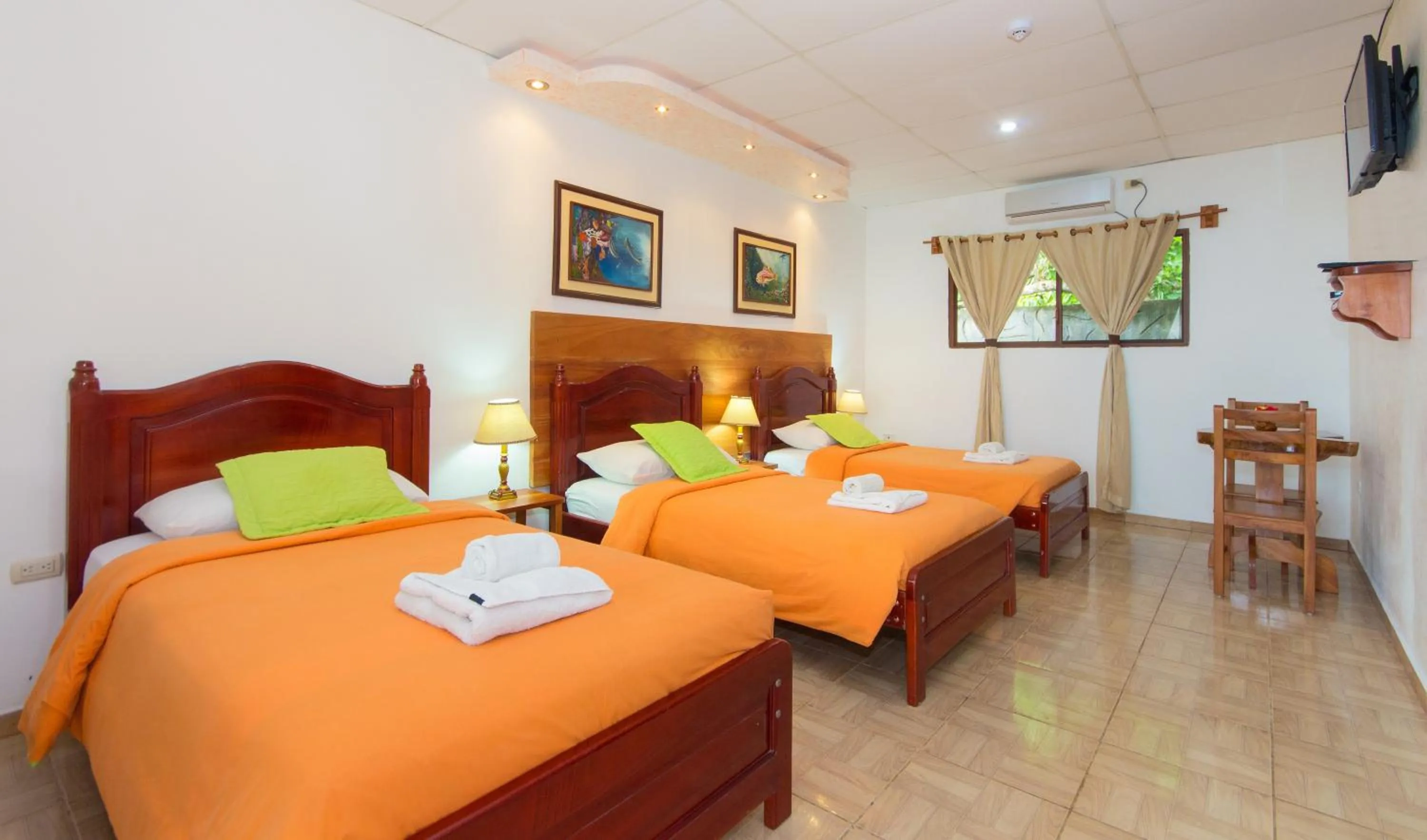 Bed in Hotel Twin Galápagos