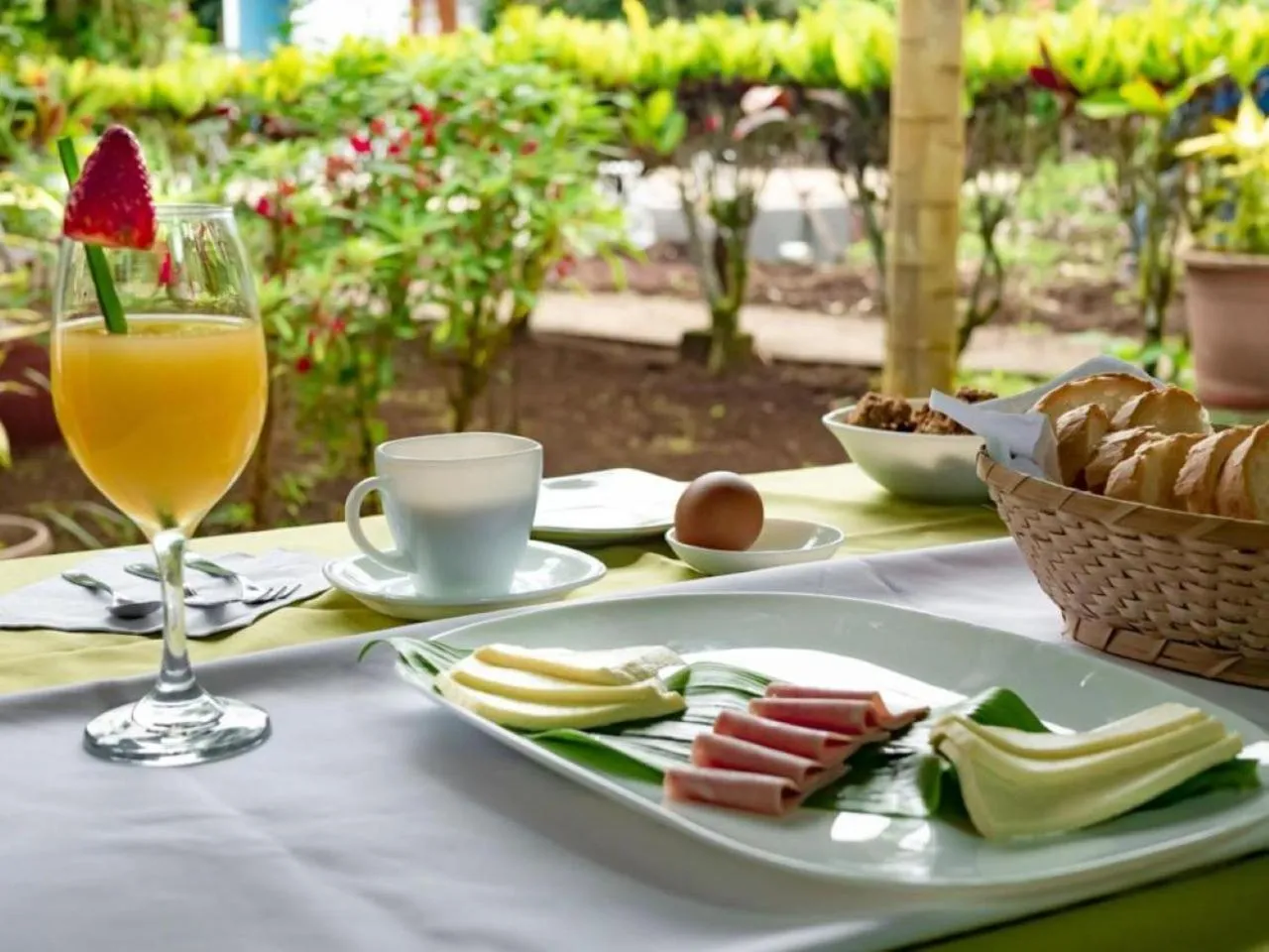 Food in Hotel Twin Galápagos