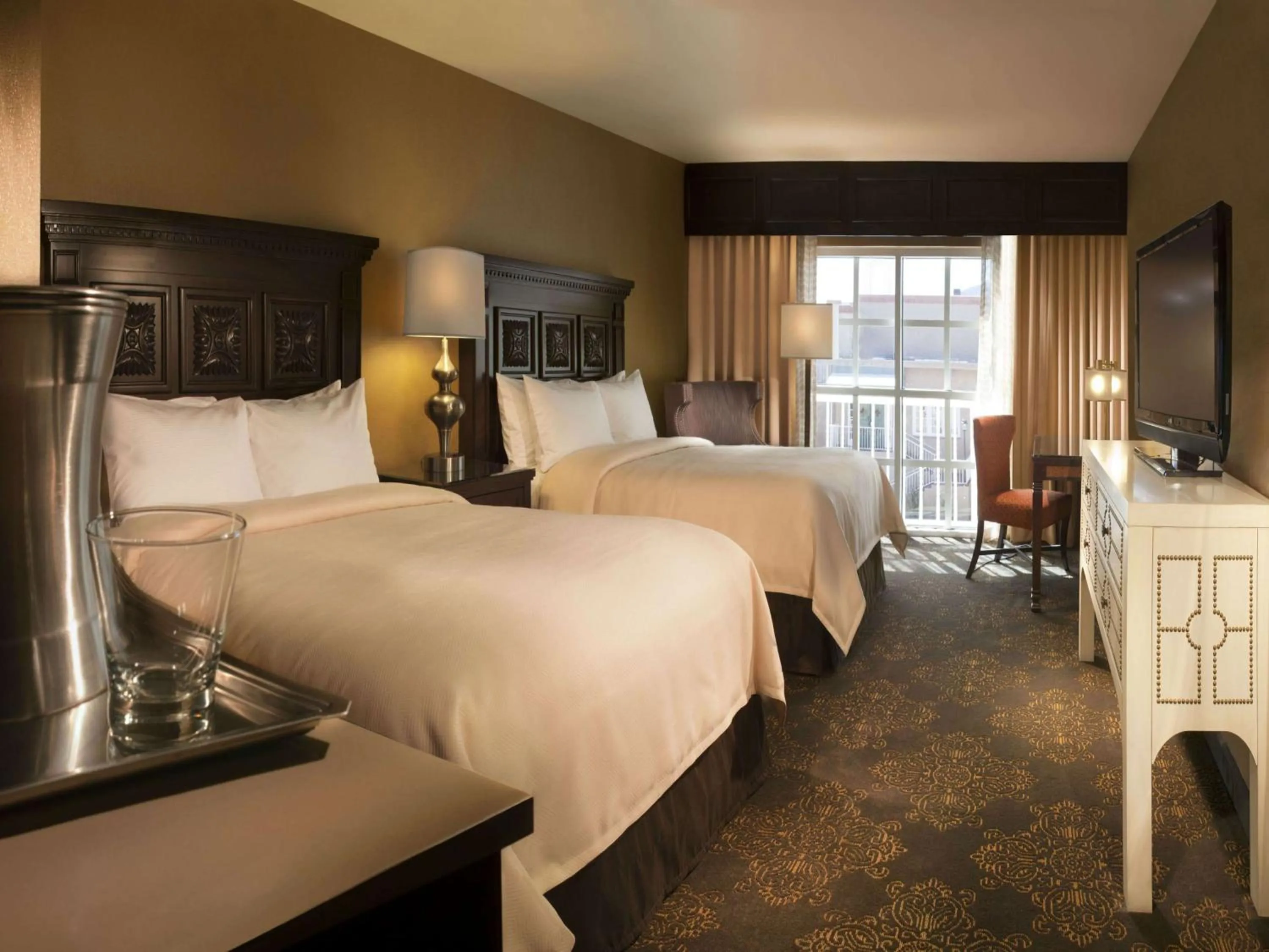 Bedroom, Bed in Hilton Santa Fe Historic Plaza