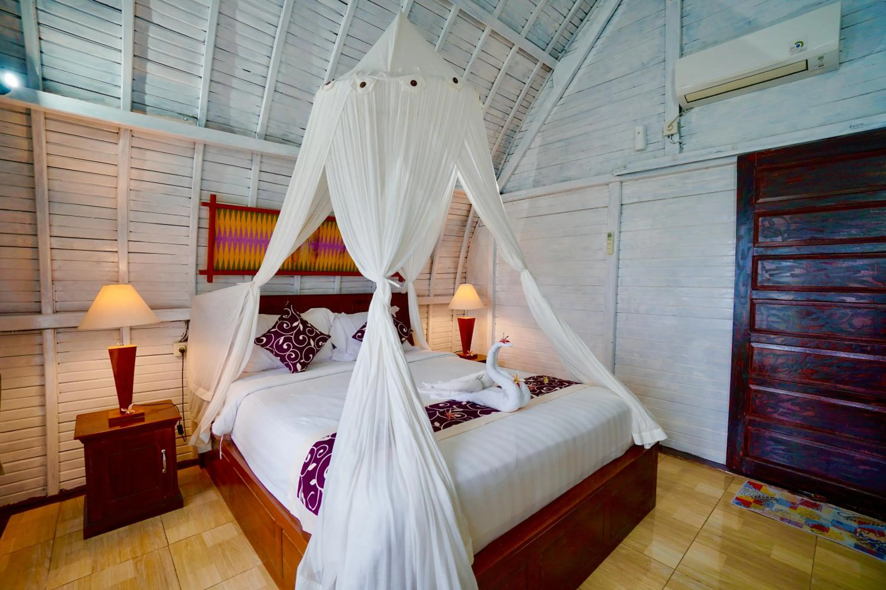 Natural landscape, Bed in Hotra Hill Cottage