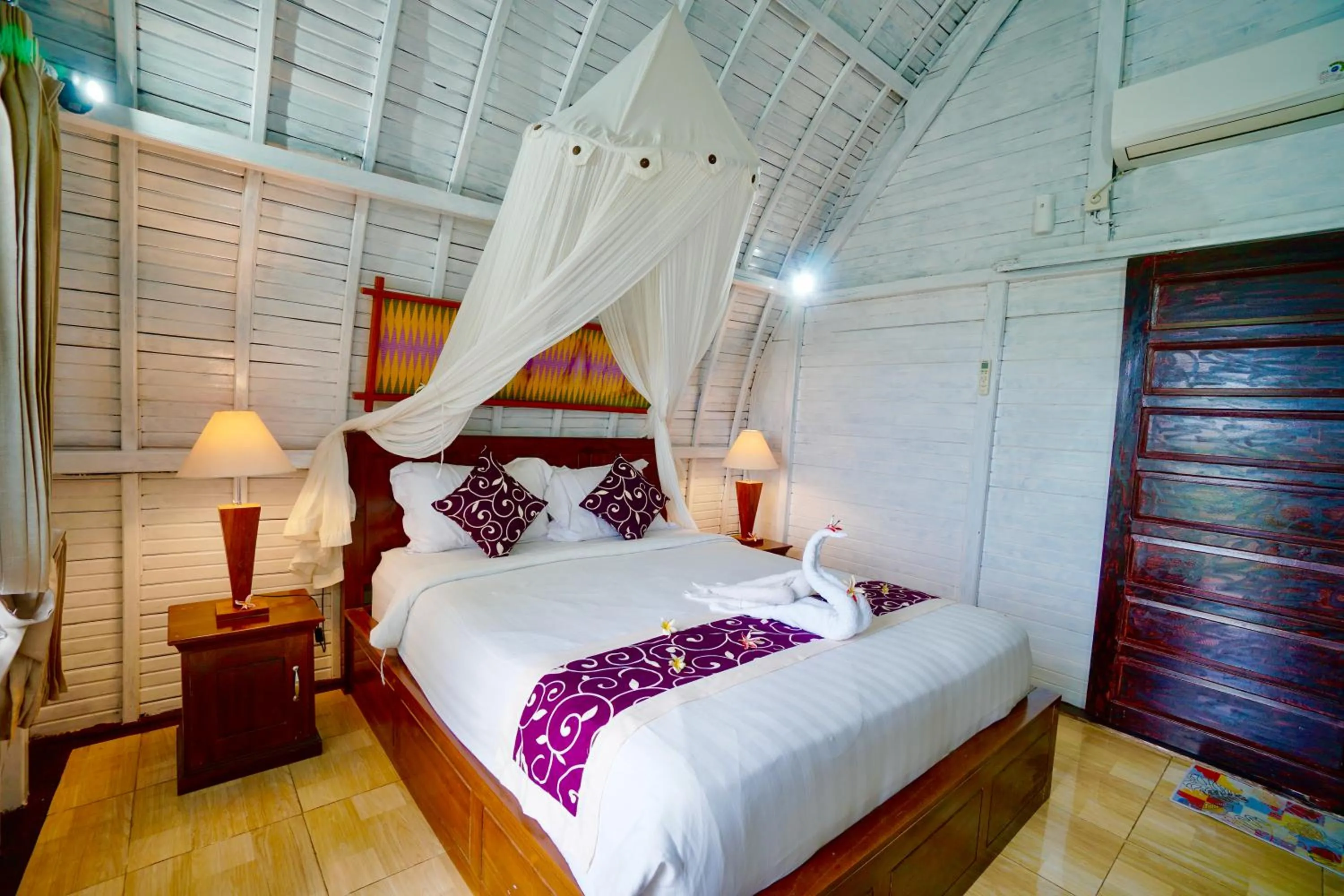 Natural landscape, Bed in Hotra Hill Cottage