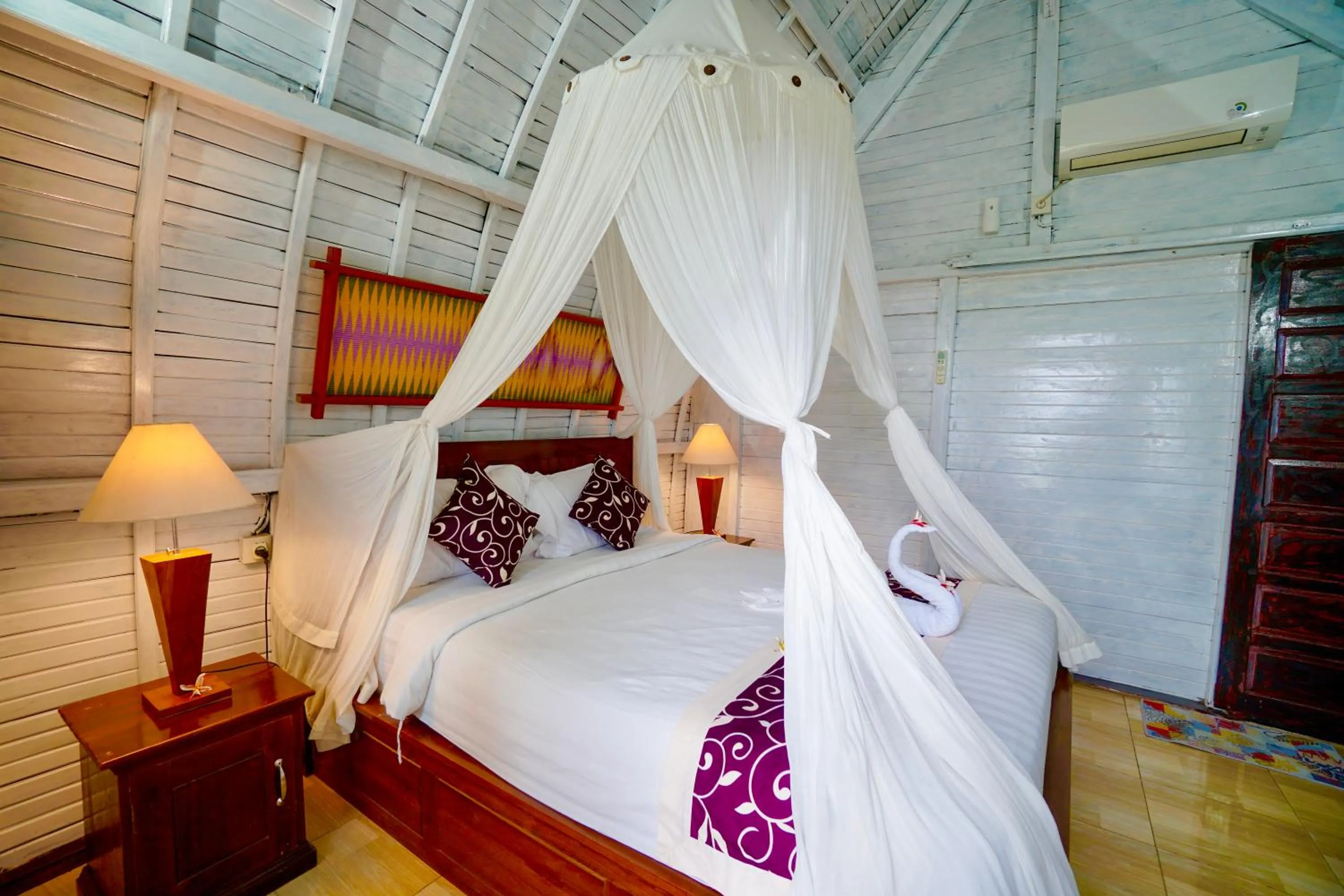 Garden view, Bed in Hotra Hill Cottage