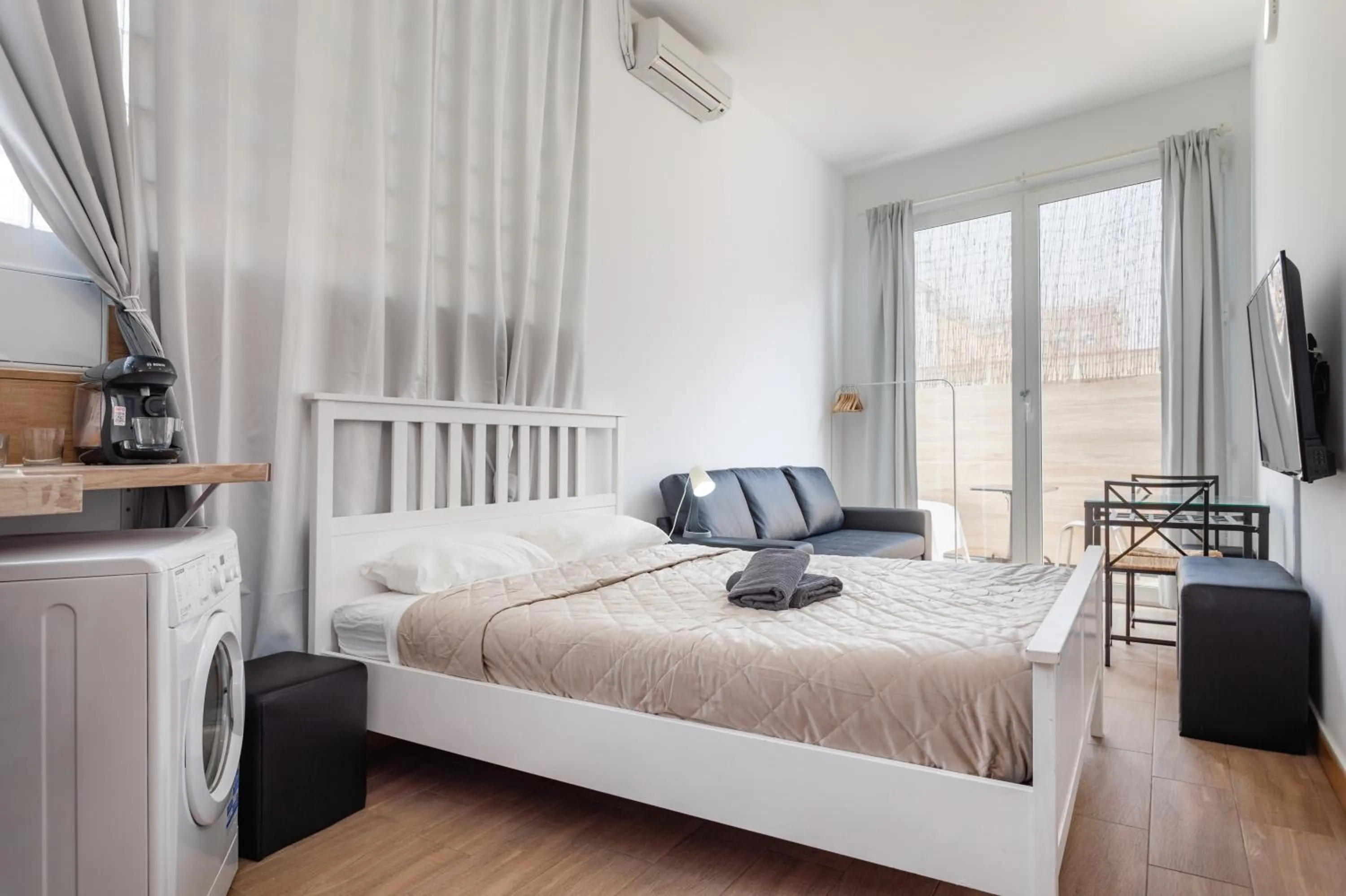 Photo of the whole room, Bed in CAMP NOU & FiRA BUSINESS LOFTS