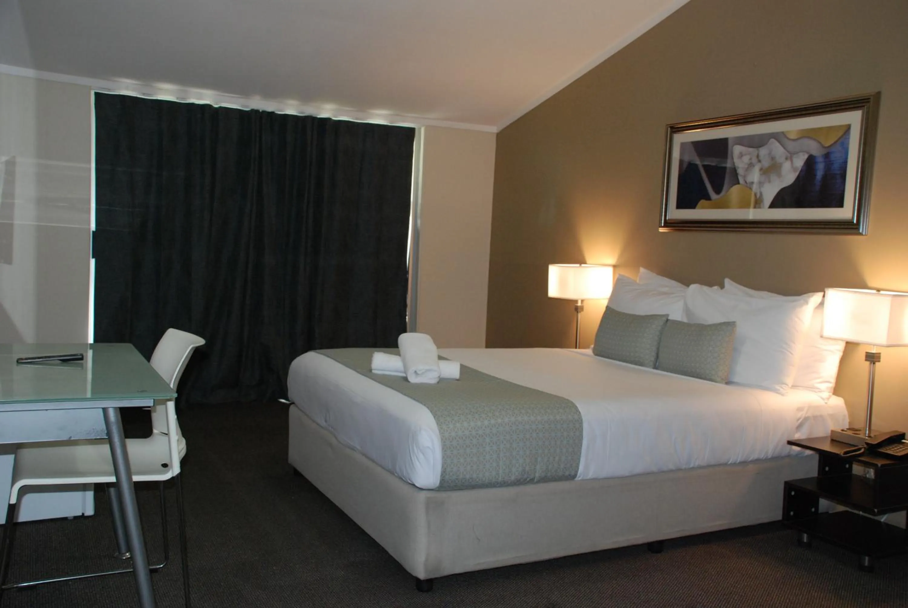 Bedroom, Bed in Airport Gateway Hotel