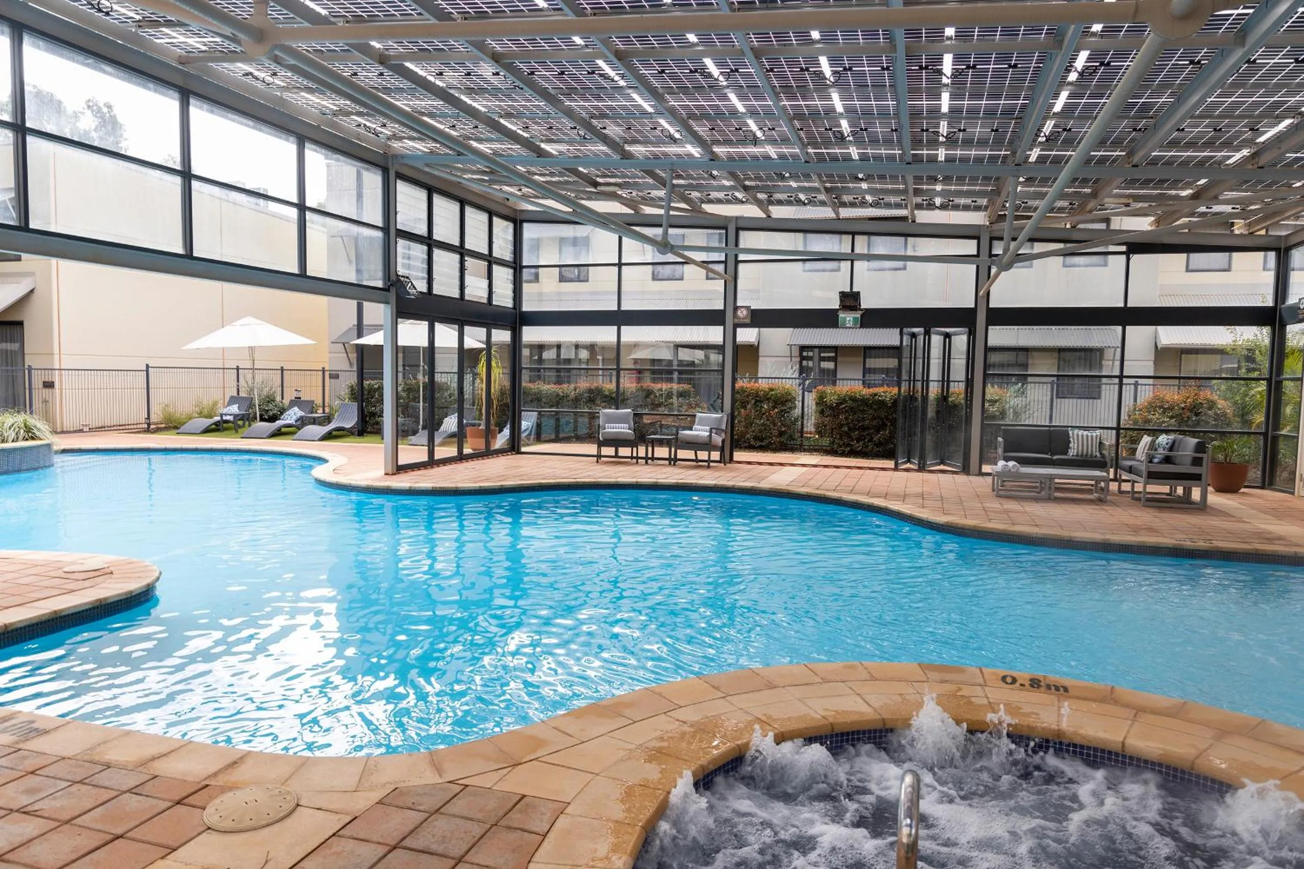Swimming pool in Rydges Kalgoorlie
