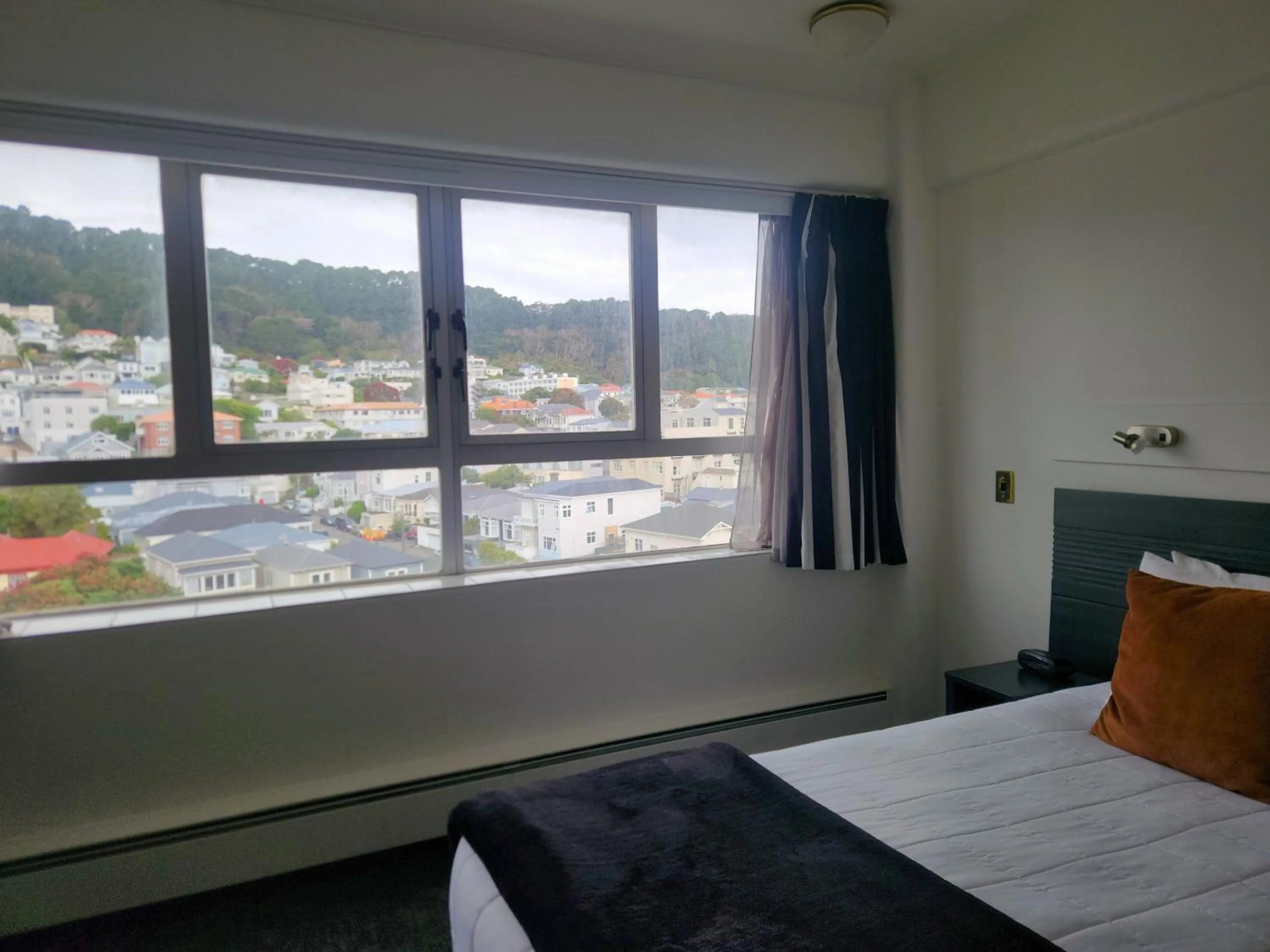 Mountain view, Bed in Bay Plaza Hotel