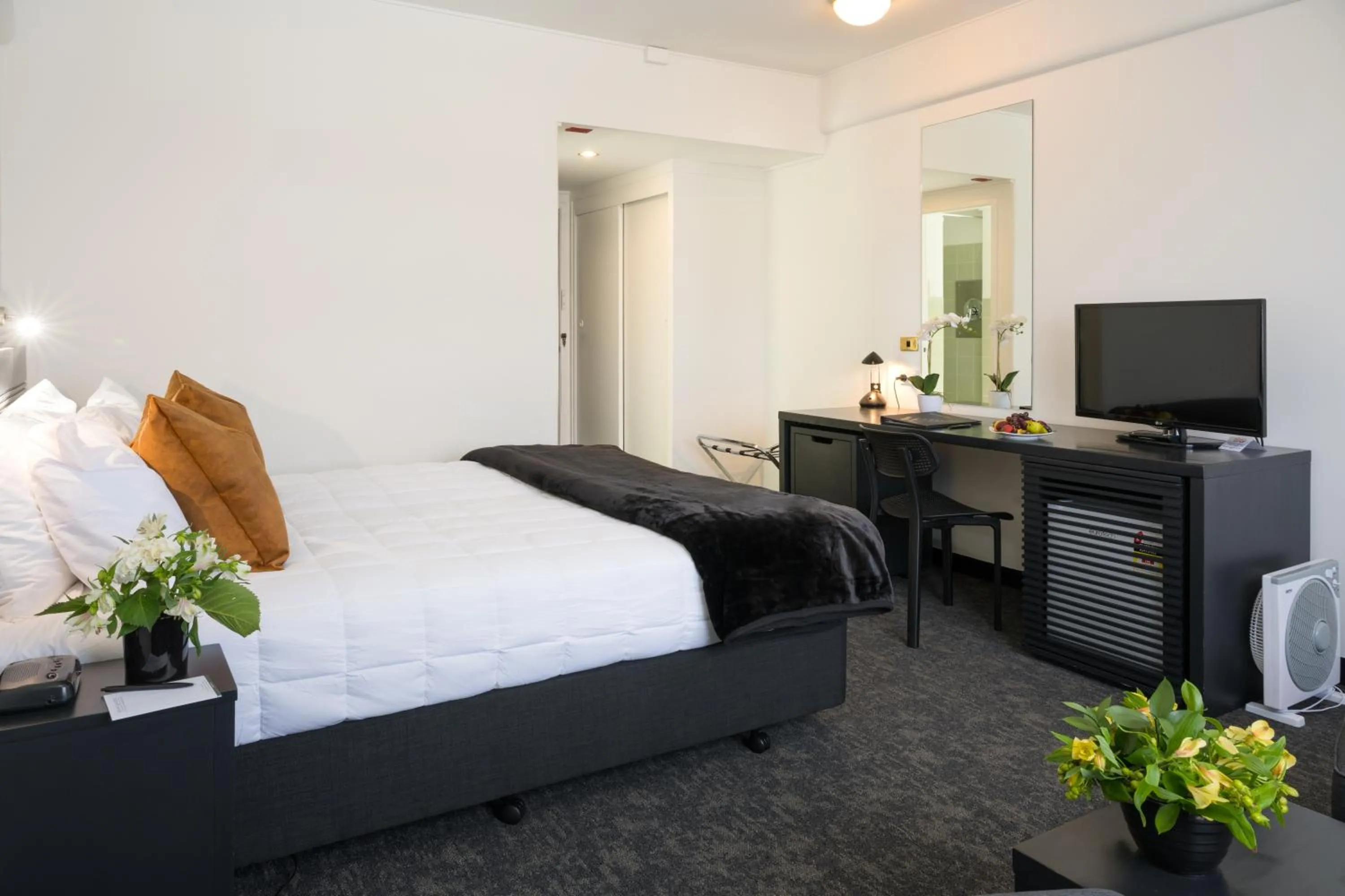 Bedroom, Bed in Bay Plaza Hotel