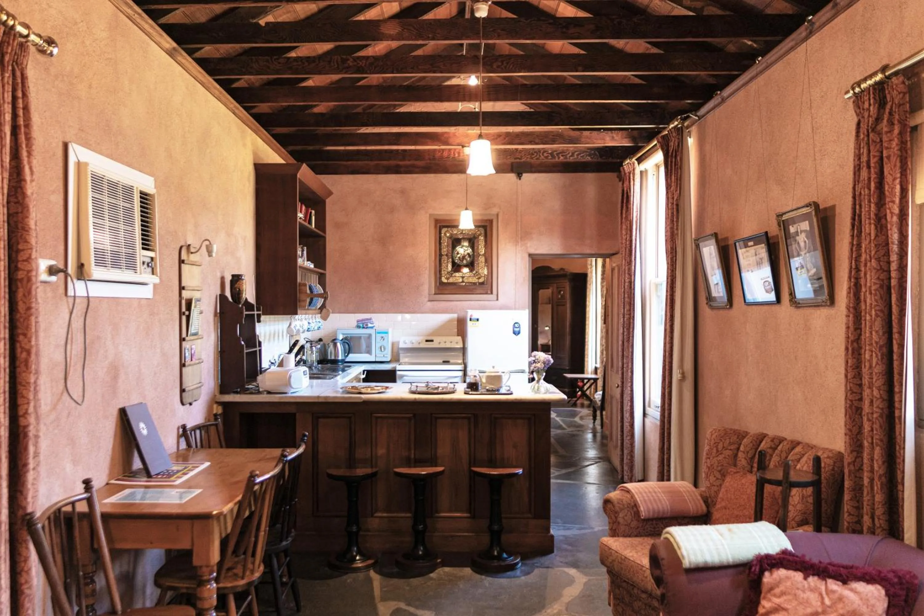 Kitchen or kitchenette in Buxton Manor