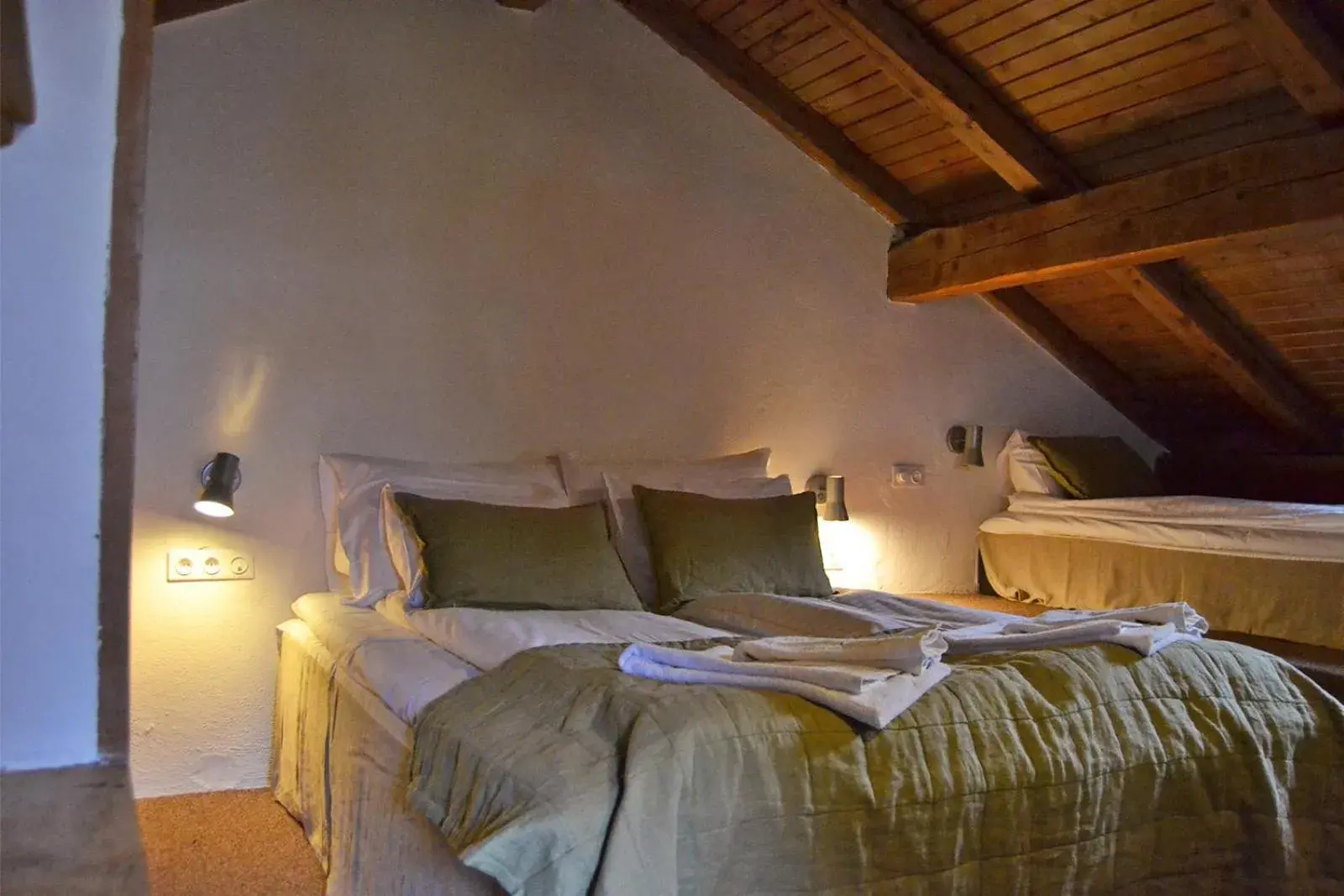 Family Room in Langley Hotel La Vieille Ferme Family Room in Langley Hotel La Vieille Ferme