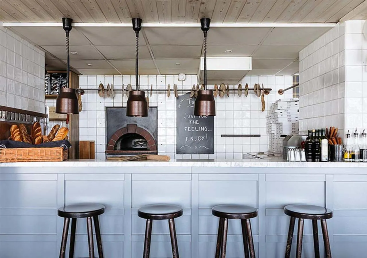 Restaurant/places to eat in Langley Hôtel Tango