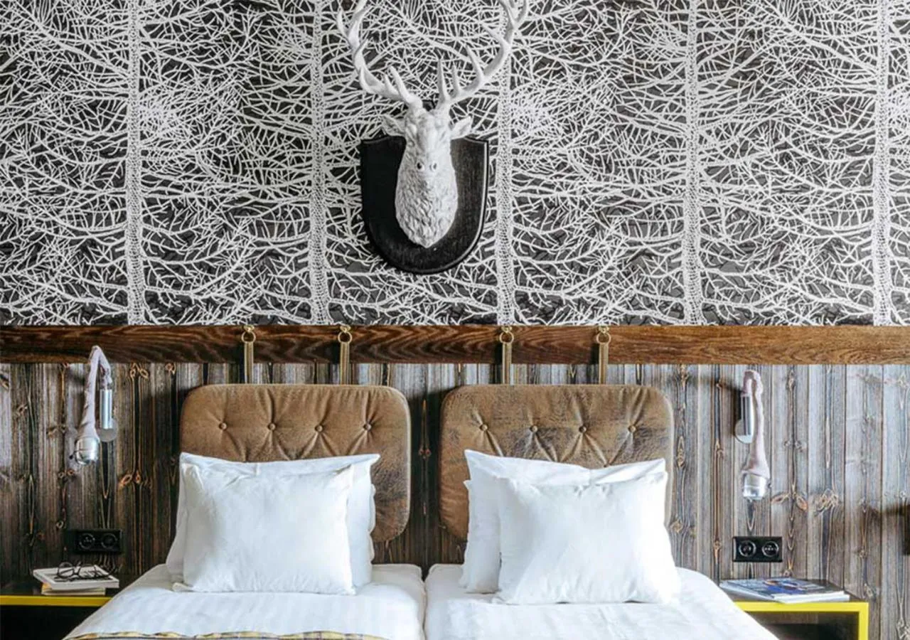 Property building, Bed in Langley Hôtel Tango