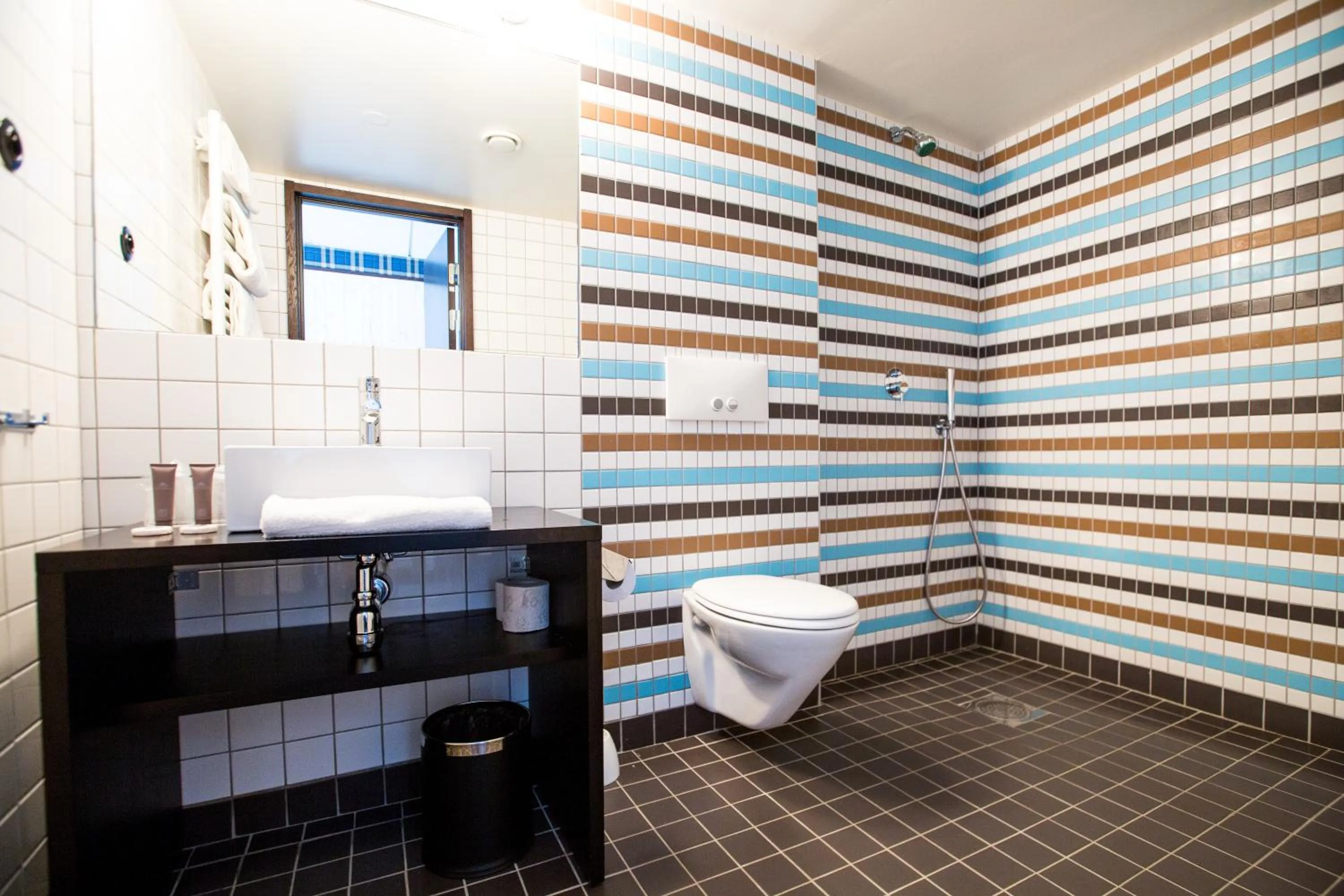 Bathroom in Langley Hôtel Tango