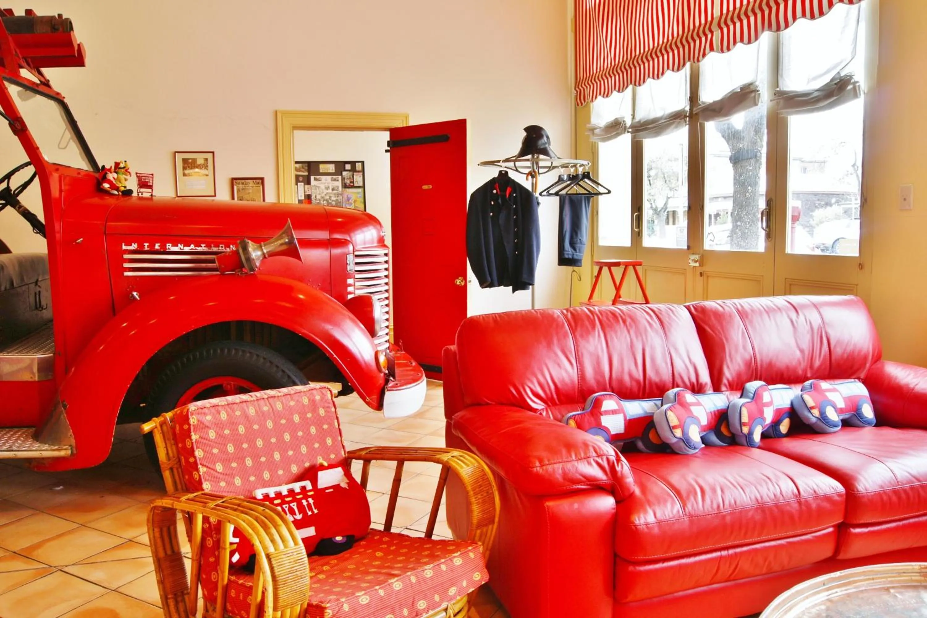 Living room in Fire Station Inn