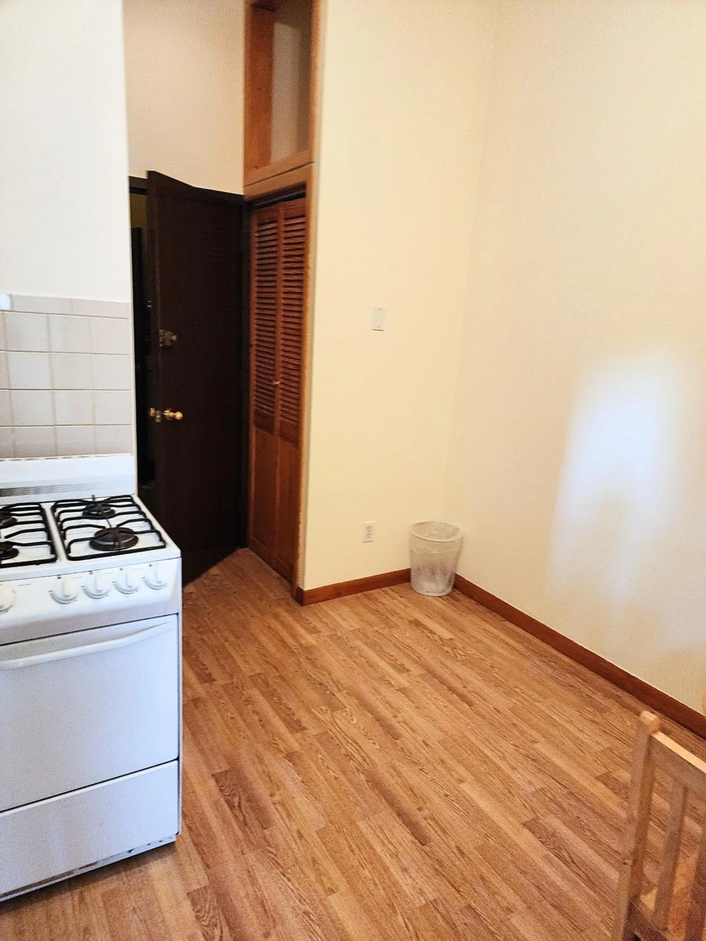 stove in West 30th Street Guest House