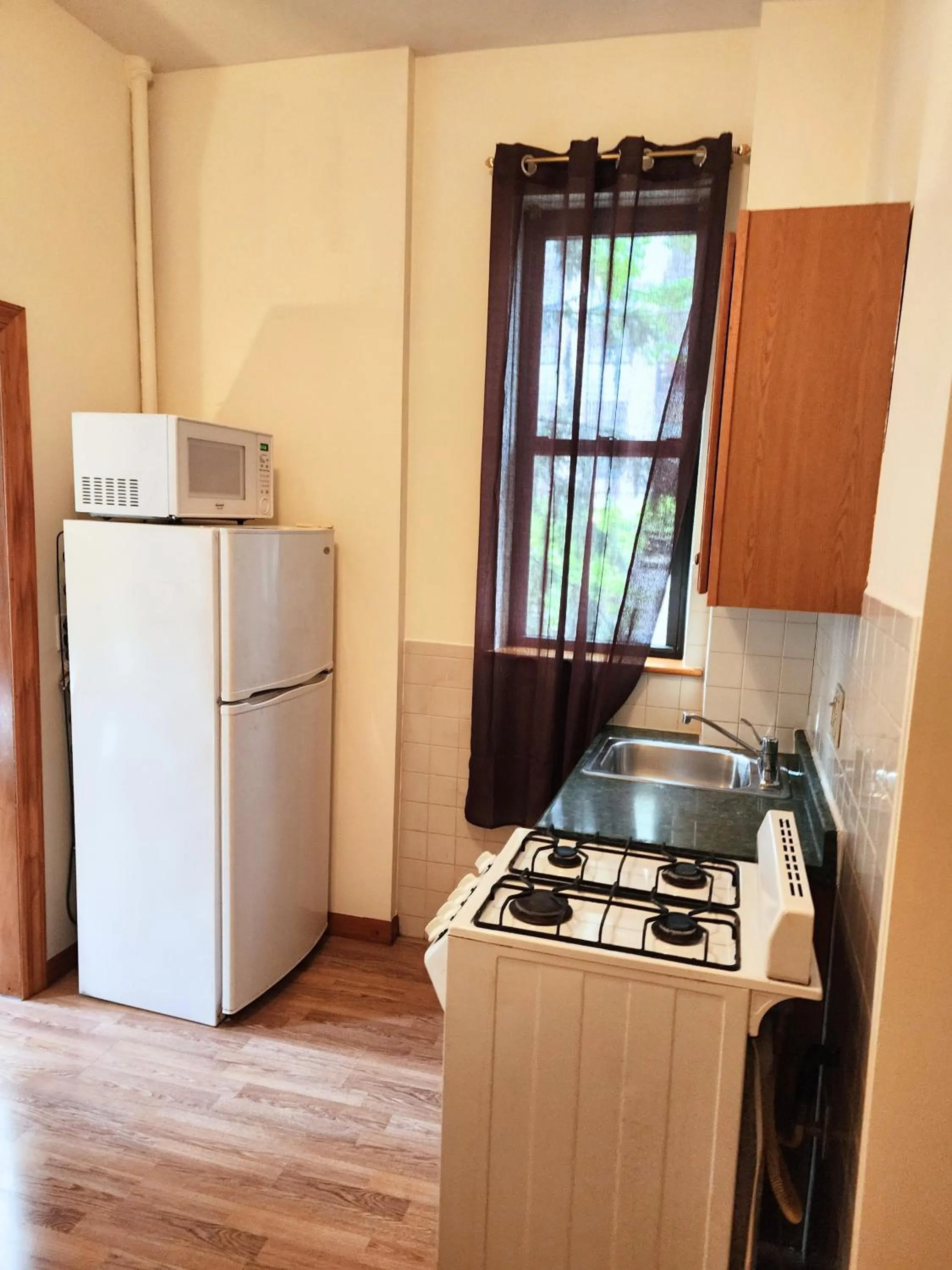 Kitchen or kitchenette in West 30th Street Guest House