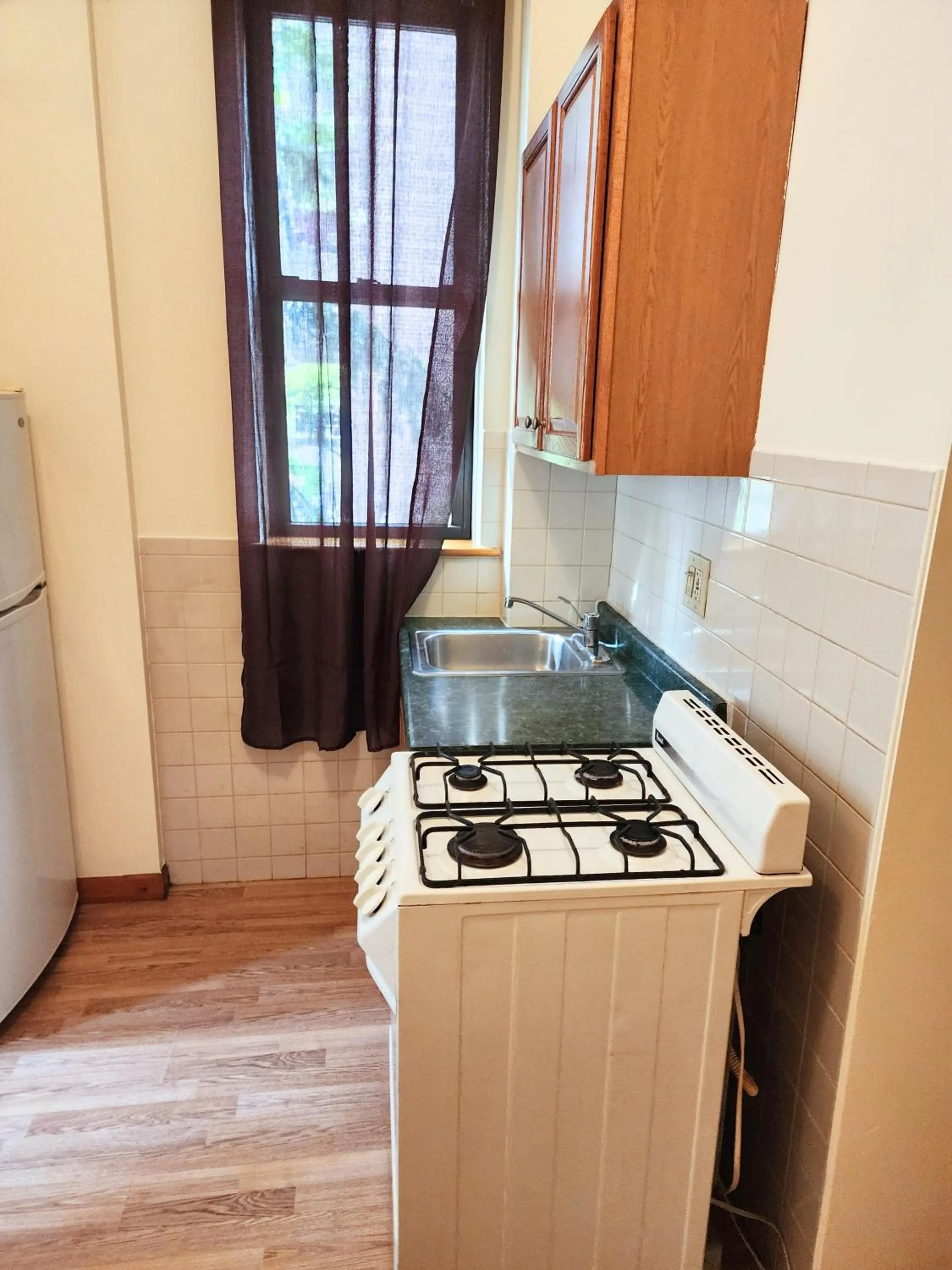 Kitchen or kitchenette in West 30th Street Guest House