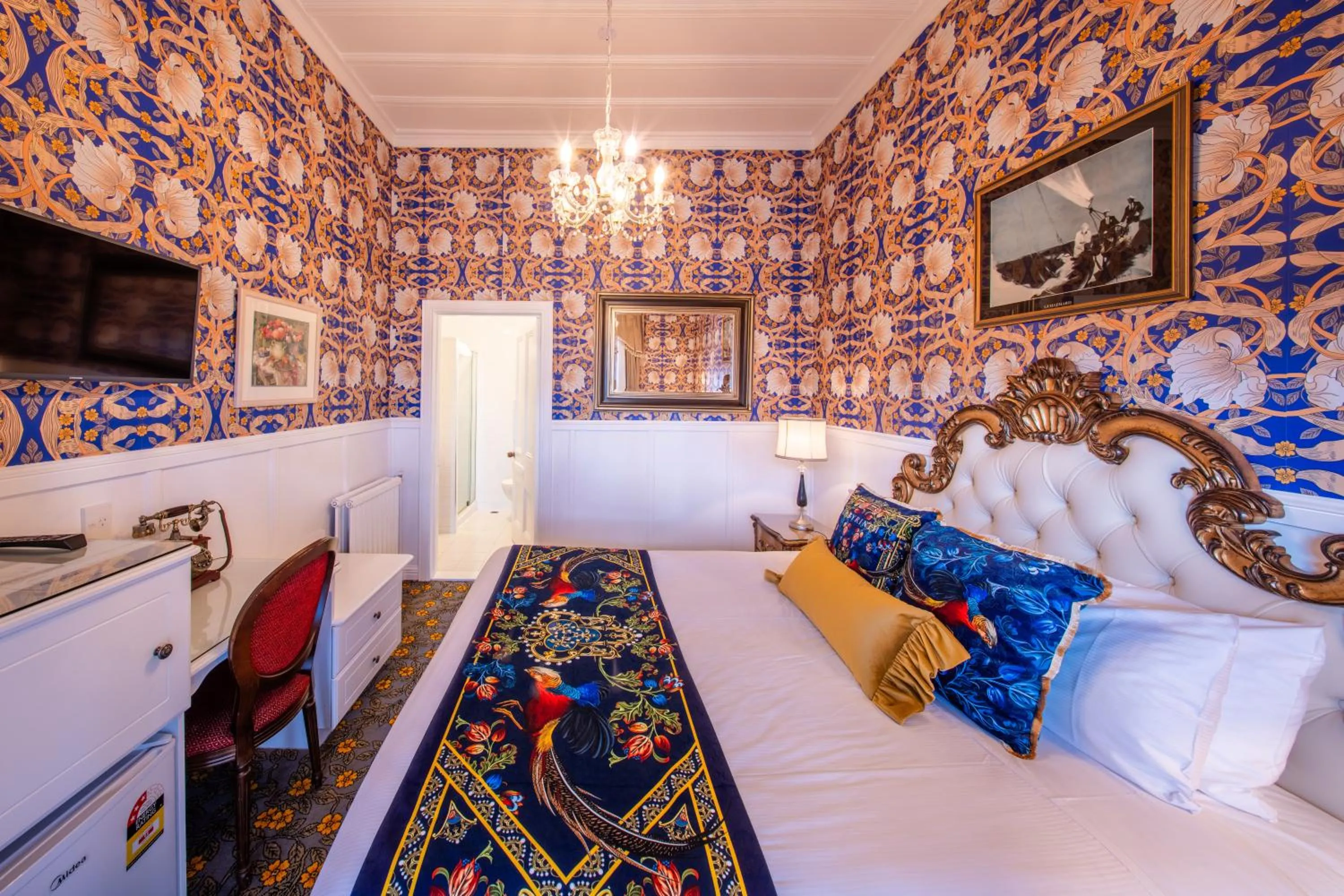 Bed in Prince's Gate Hotel