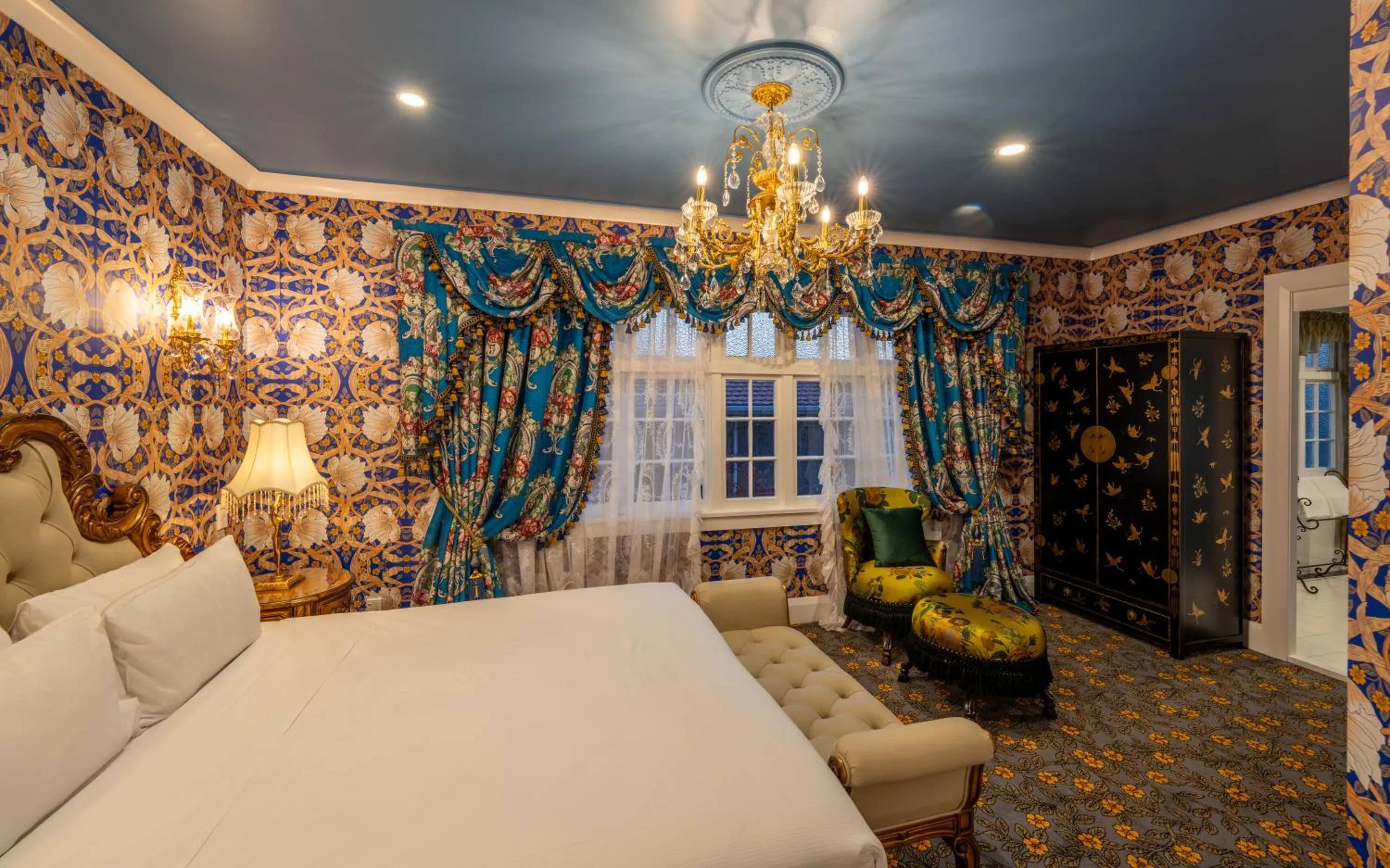 Bed in Prince's Gate Hotel