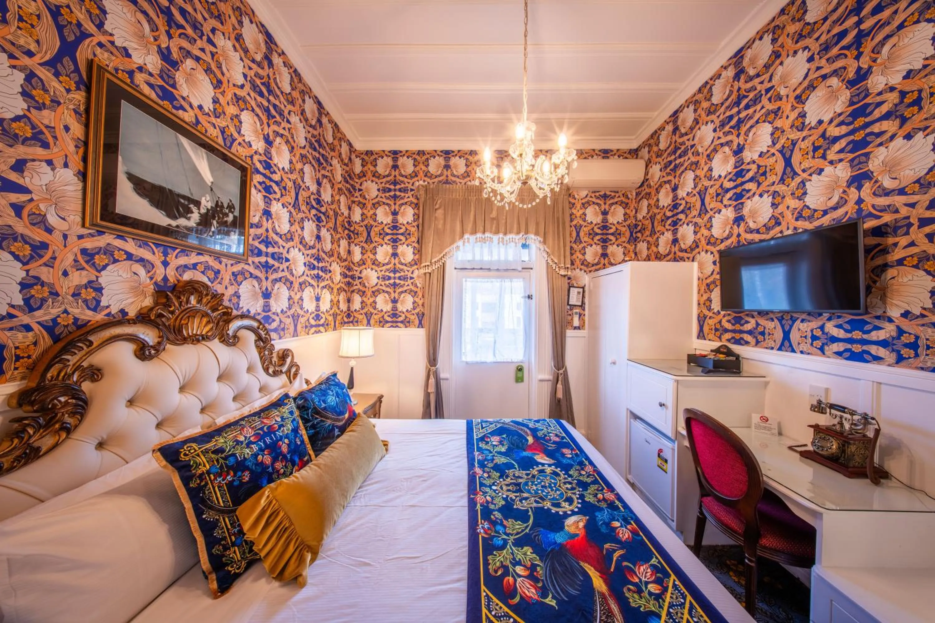 Bed in Prince's Gate Hotel