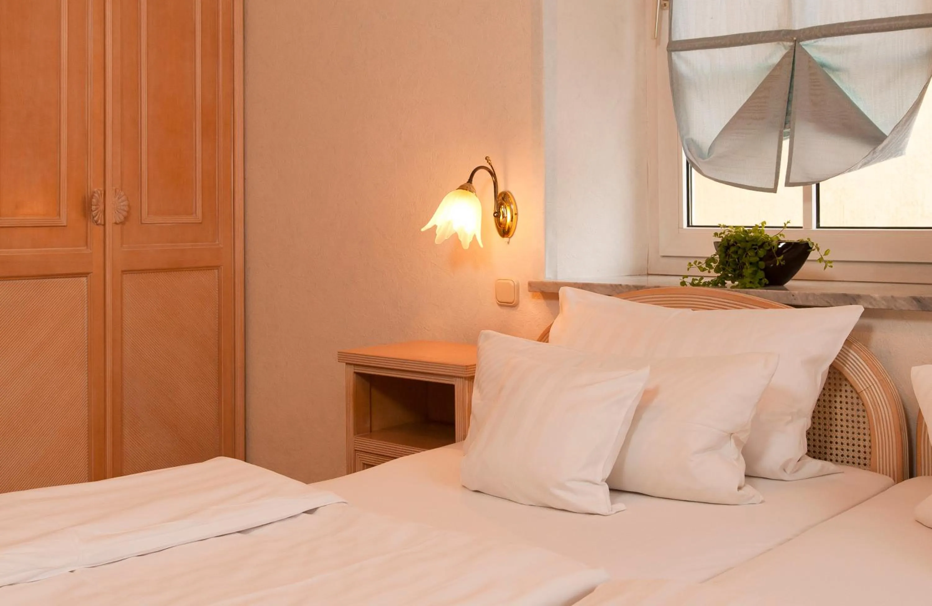 Photo of the whole room, Bed in Lodner Hotel Drei Mohren