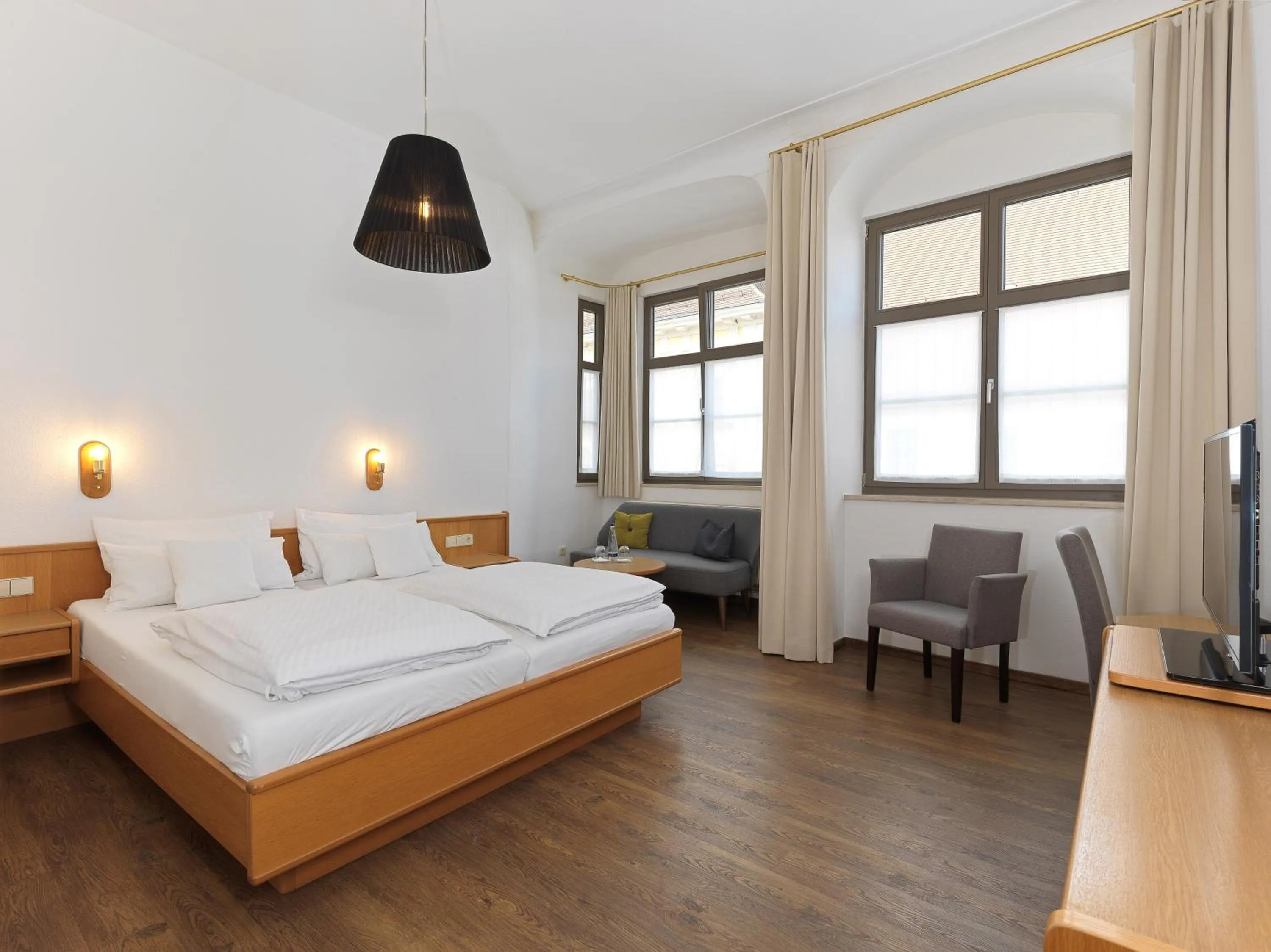 Photo of the whole room, Bed in Lodner Hotel Drei Mohren