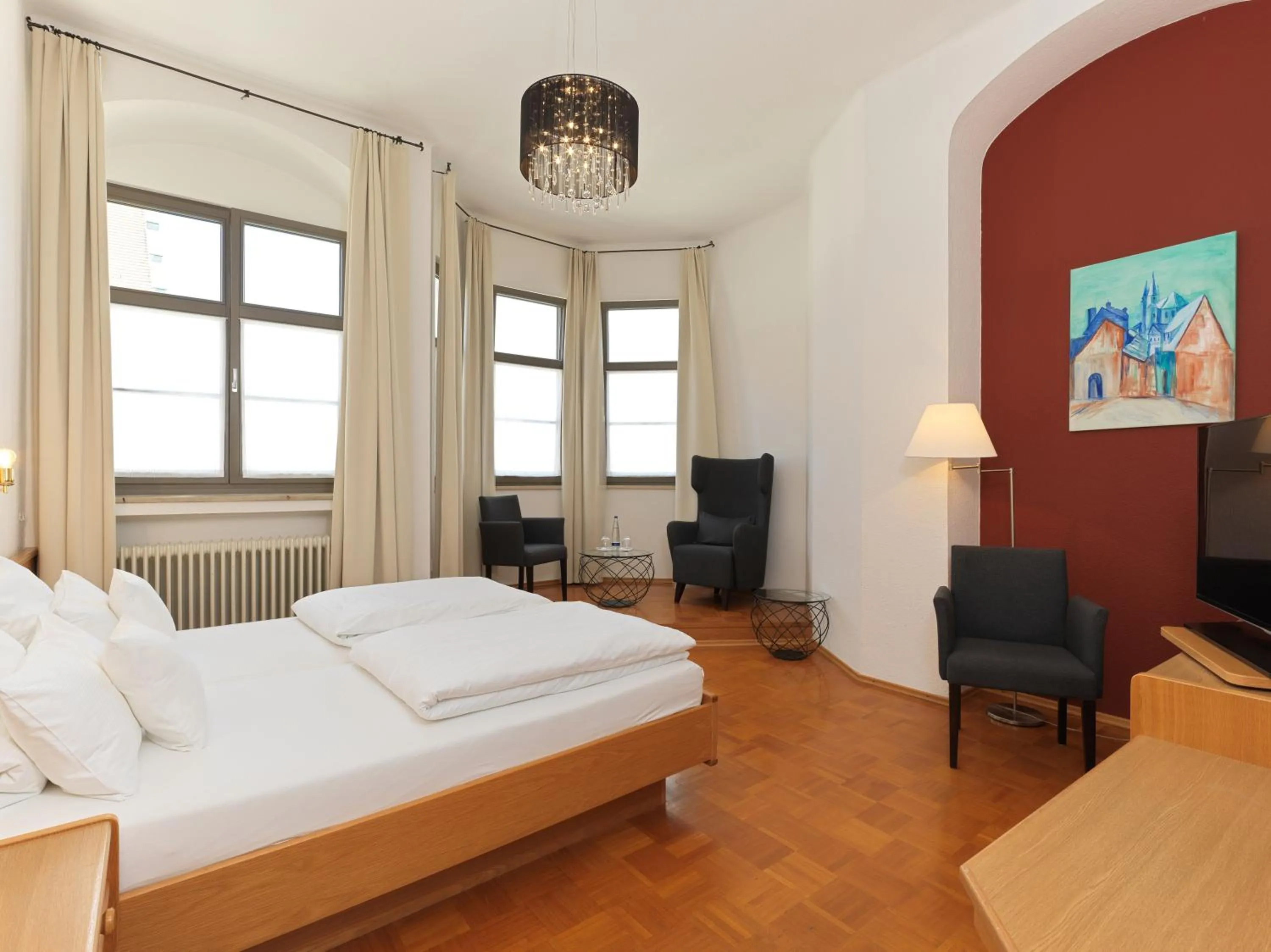 Photo of the whole room, Bed in Lodner Hotel Drei Mohren