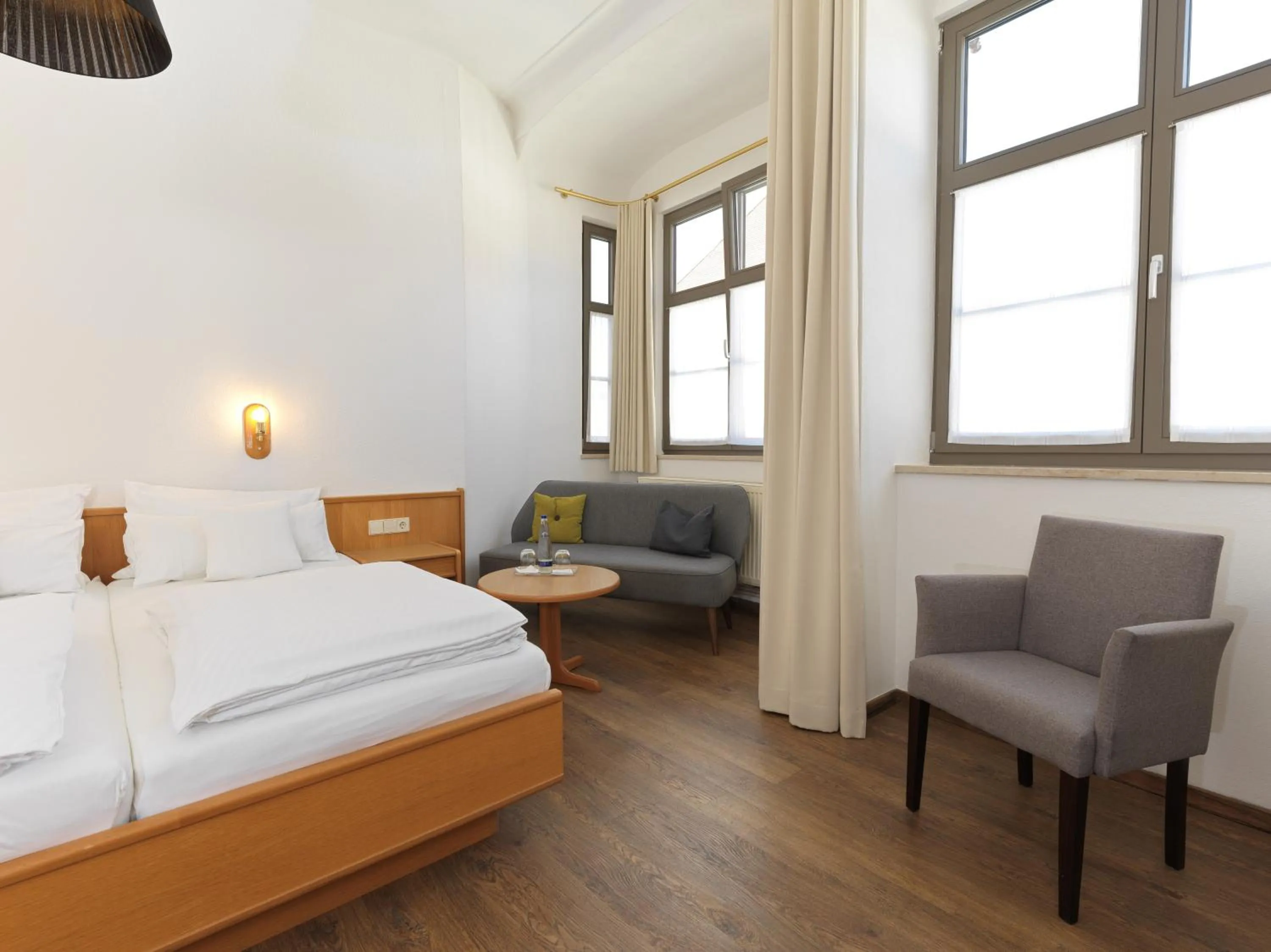 Photo of the whole room, Bed in Lodner Hotel Drei Mohren